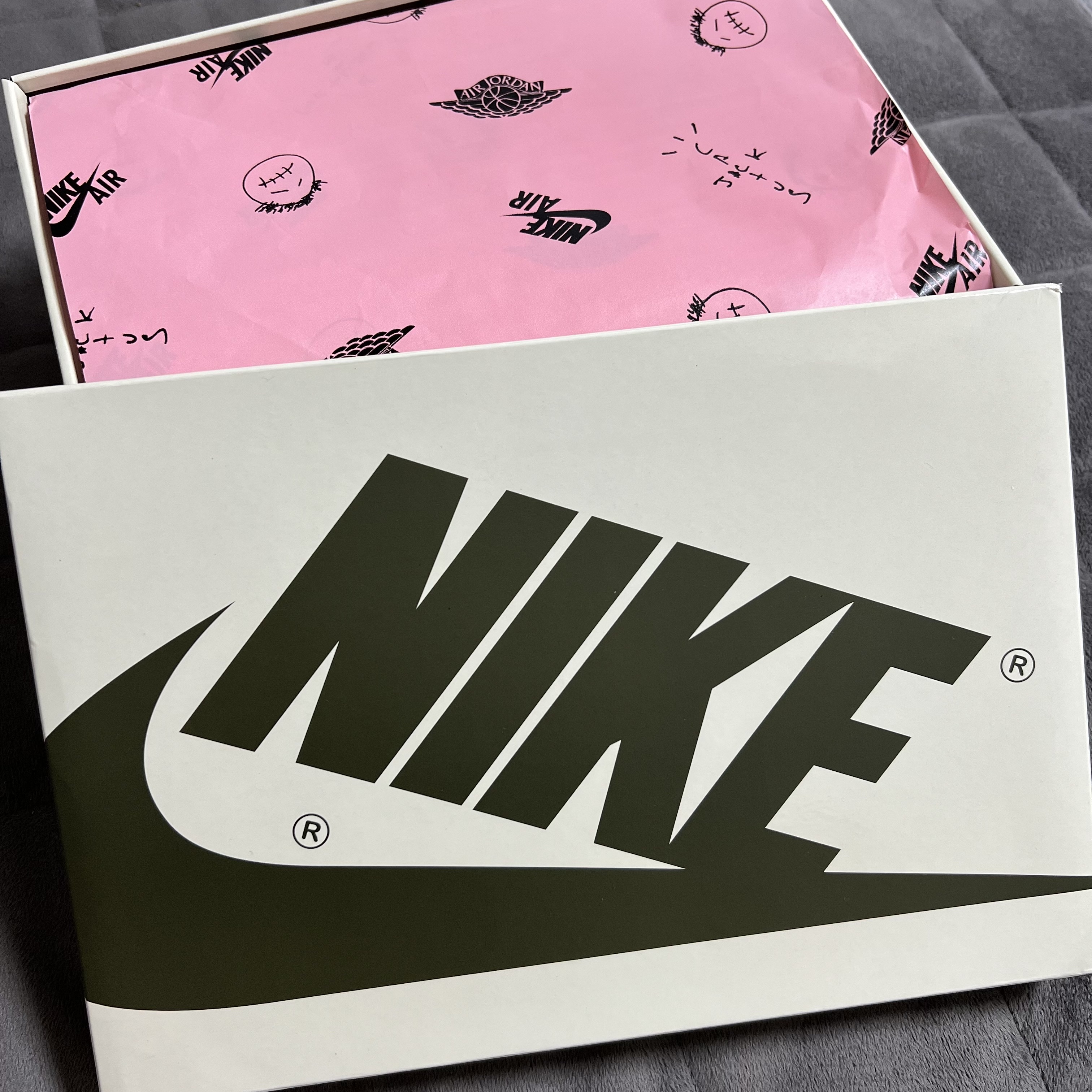 (W) Jordan 1 x Travis Scott Retro Low OG SP Medium Olive 착용 스타일 - 4