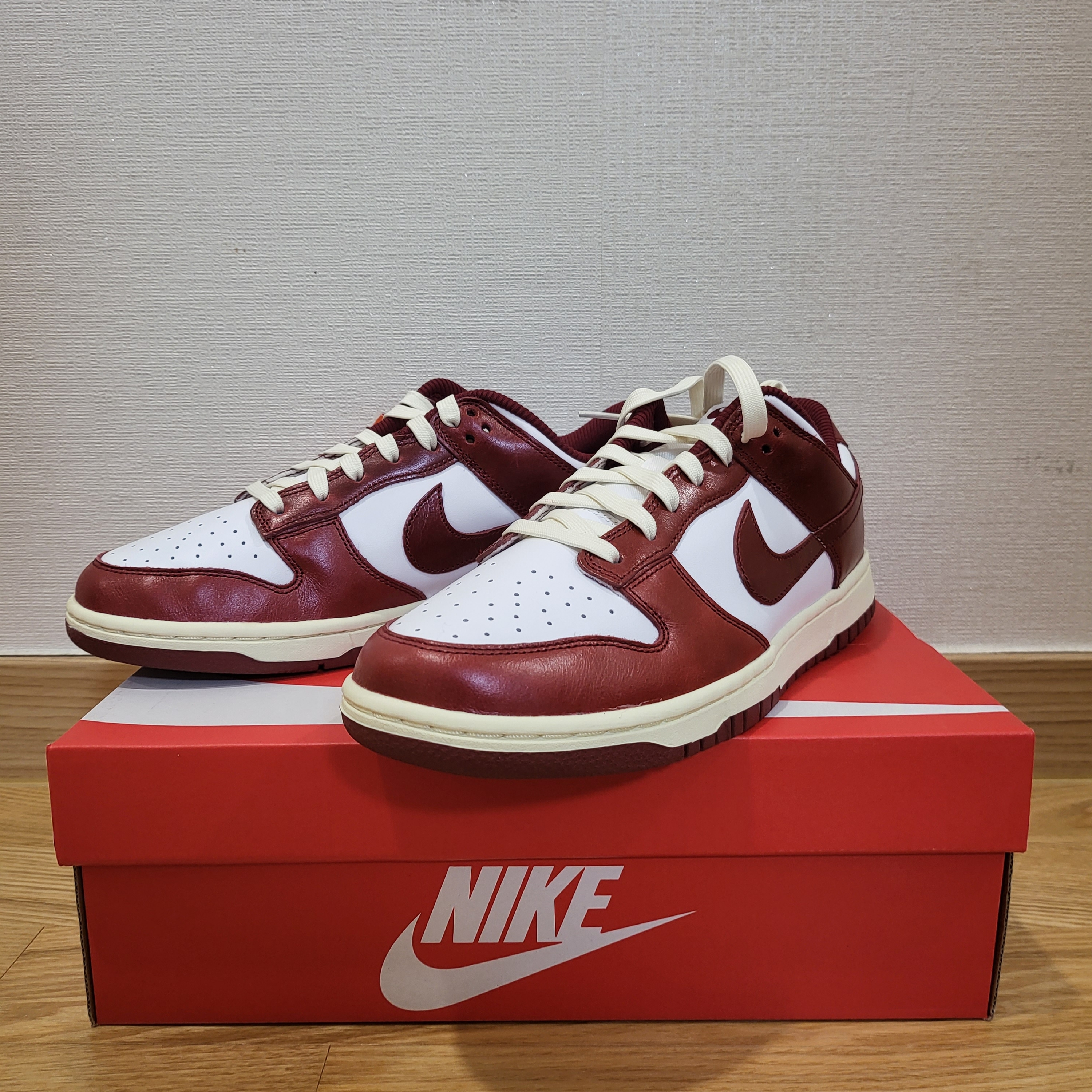 (W) Nike Dunk Low Retro PRM Team Red and White 착용 스타일