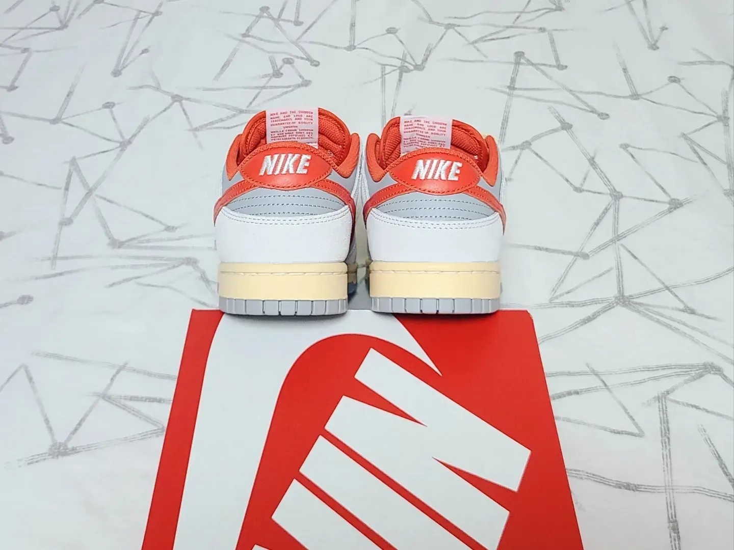 Nike Dunk Low Sail Picante Red 착용 스타일 - 5