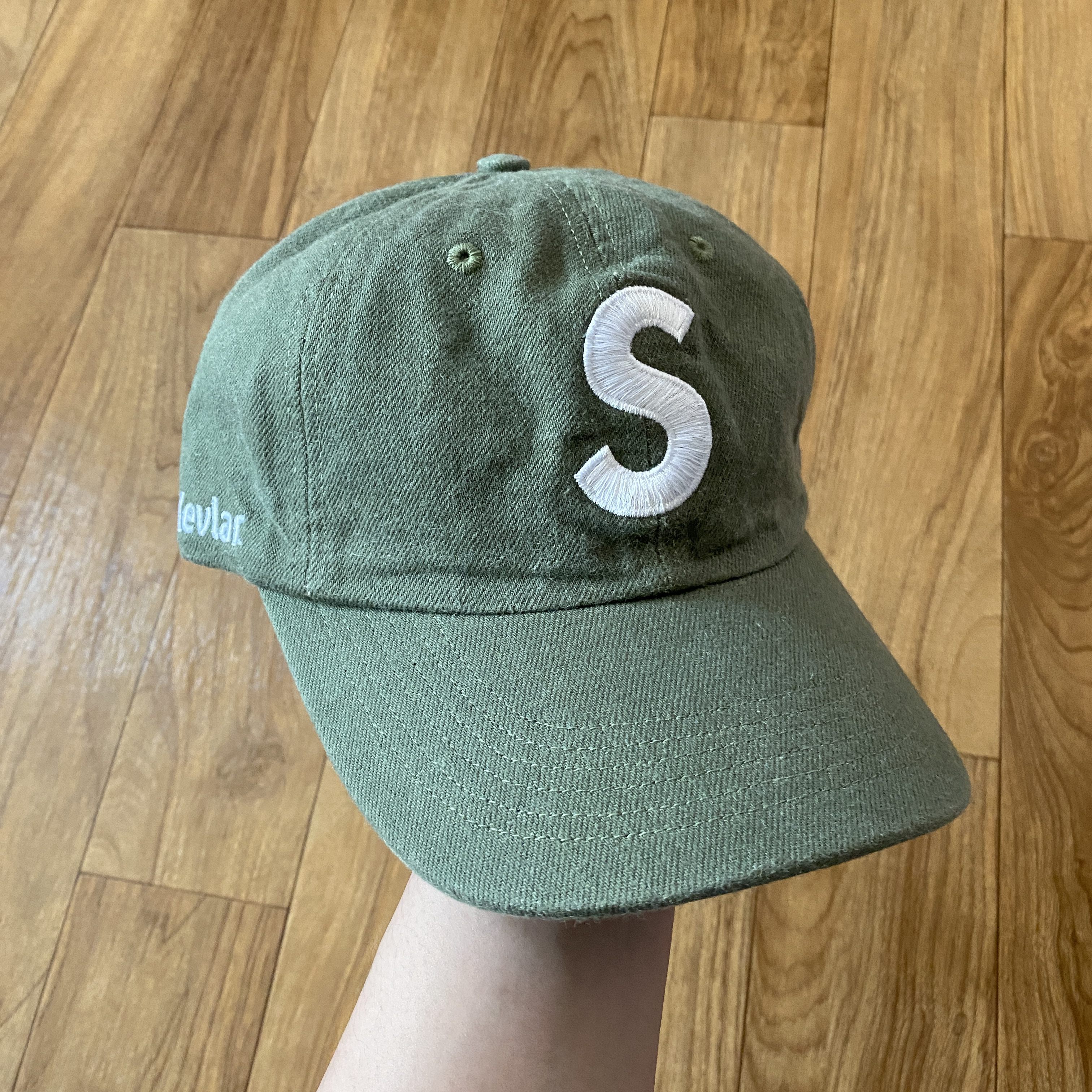 Supreme Kevlar Denim S Logo 6-Panel Olive - 22SS 착용 스타일