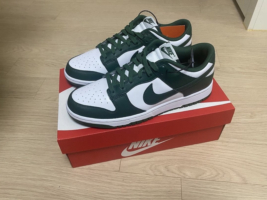 Nike Dunk Low Retro Varsity Green 착용 스타일