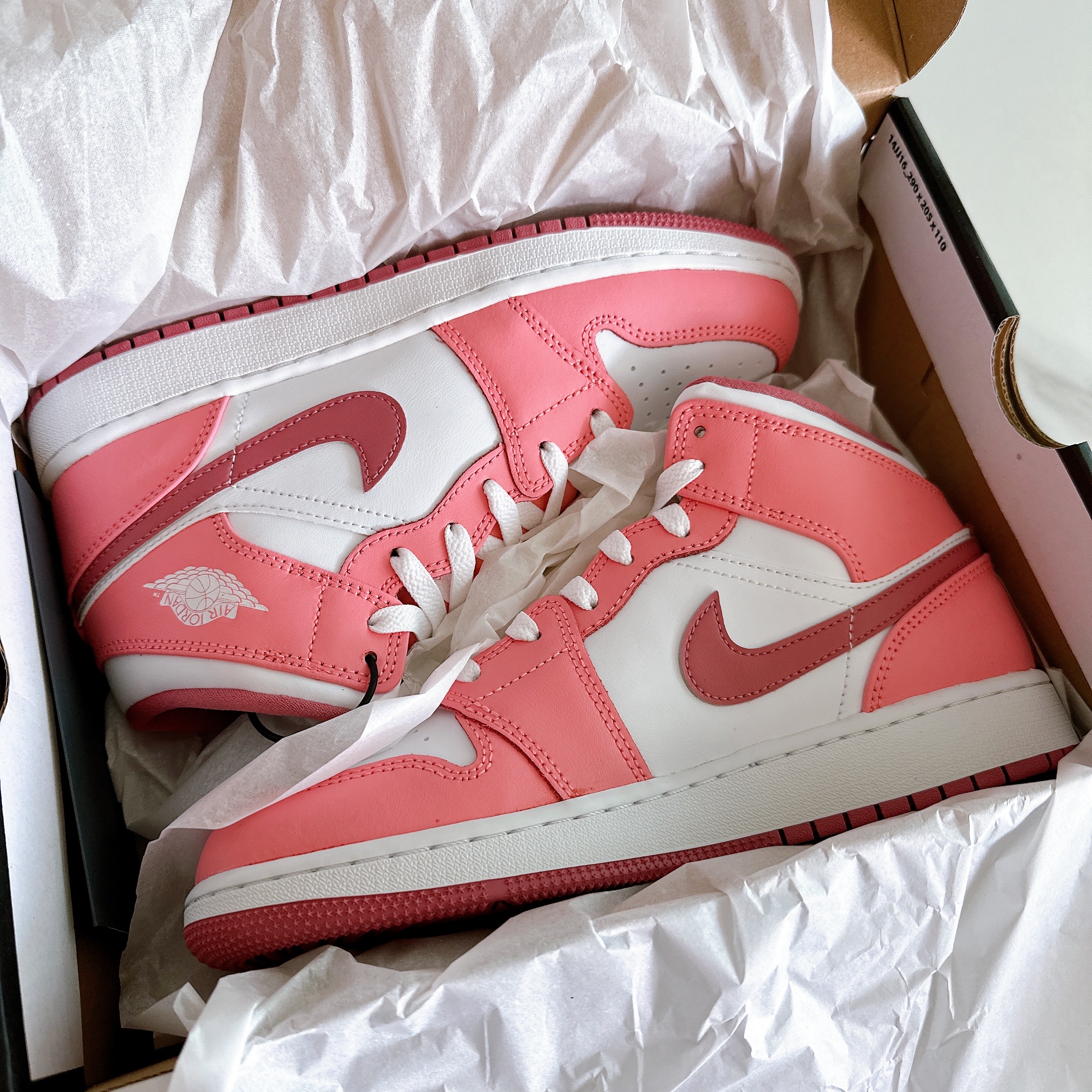 (GS) Jordan 1 Mid Coral Chalk Desert Berry, Thisisneverthat x Grateful Dead Lightning Trucker Jacket Washed Blue 착용 스타일 - 3
