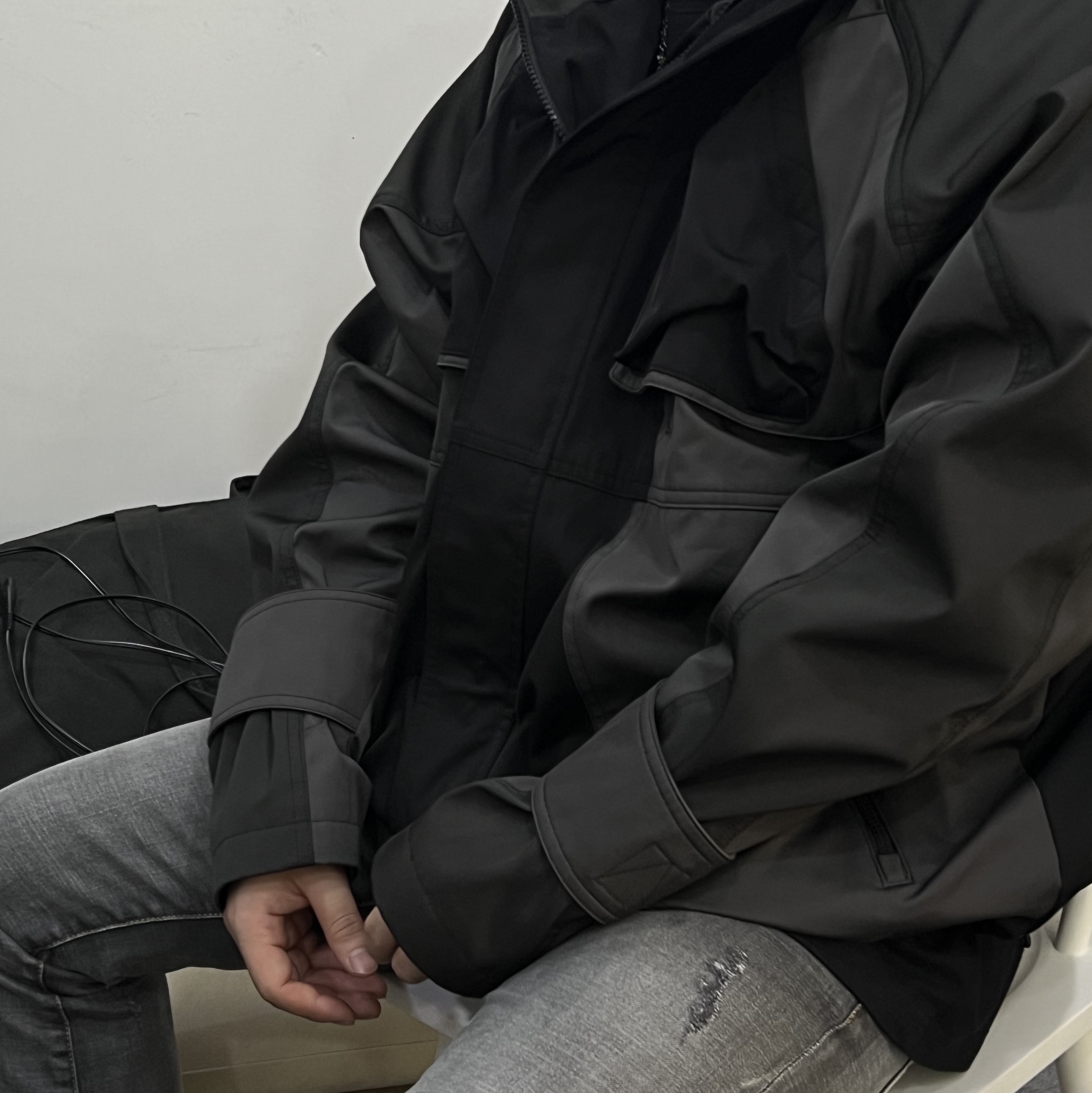 Undermycar Oak Double Chest Flap Shell Parka Vetiver - 22FW, Undermycar Sioki Louisette T-Shirt Ox Blood - 22SS 착용 스타일