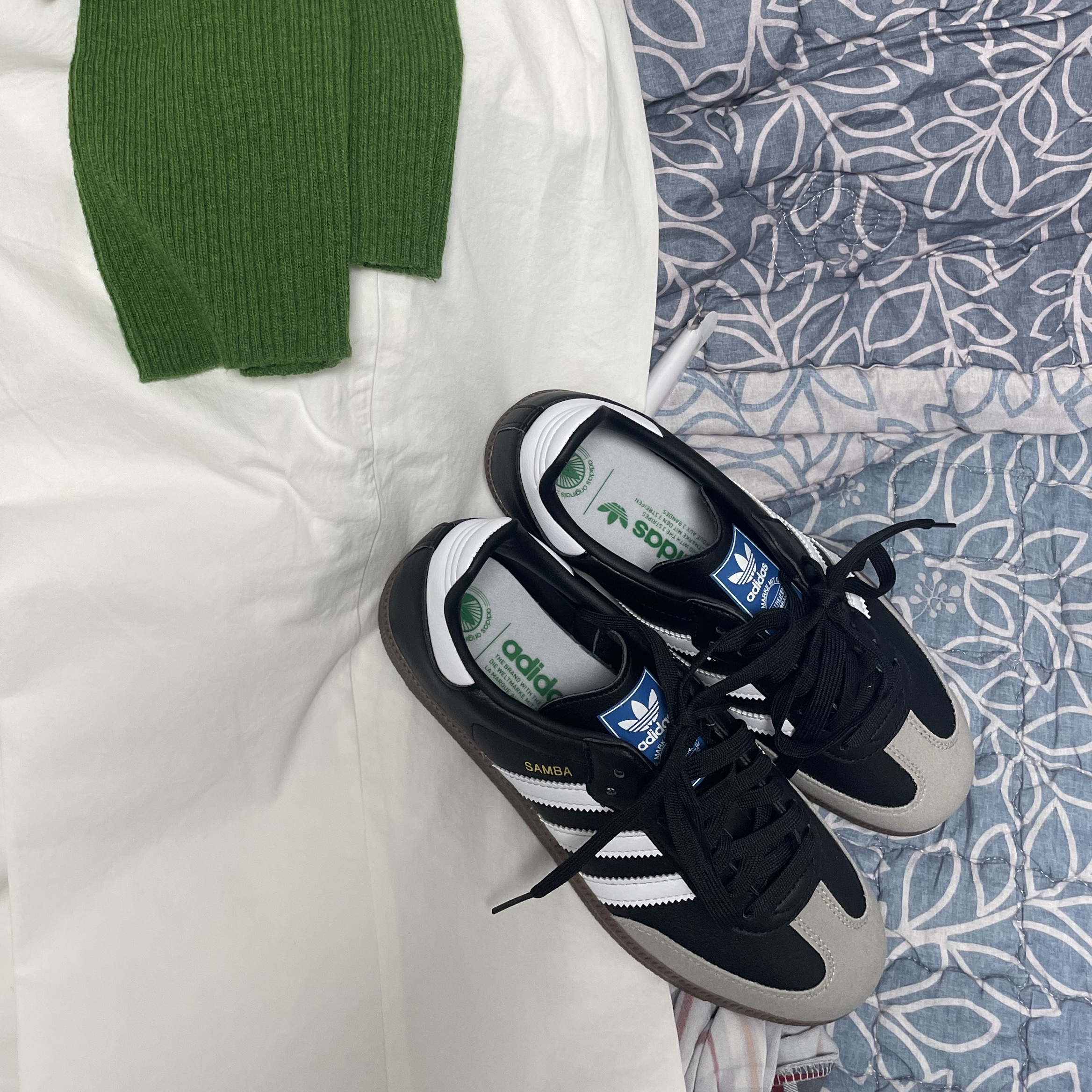 Adidas Samba Vegan Black White 착용 스타일 - 2