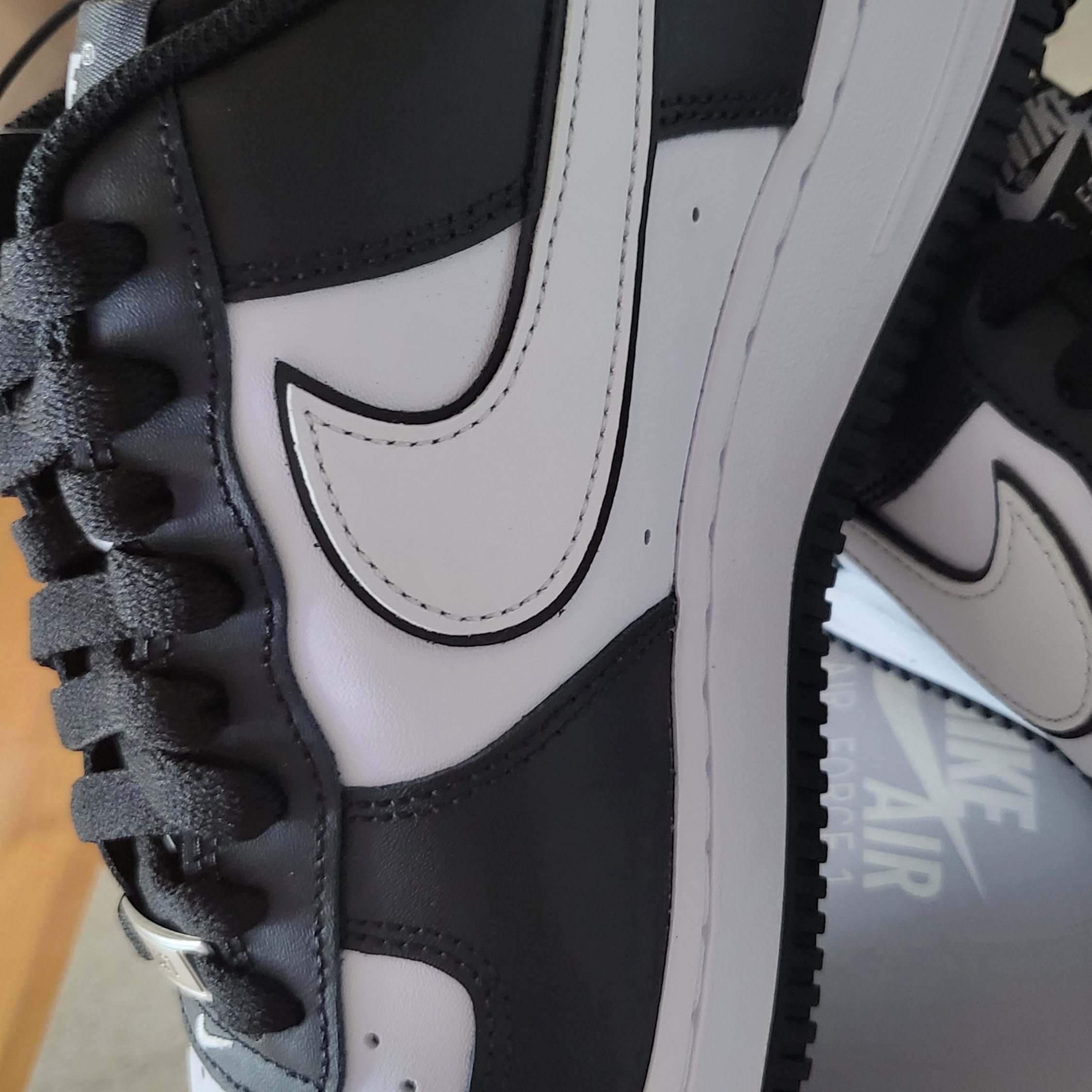 Nike Air Force 1 '07 Black White 착용 스타일 - 3