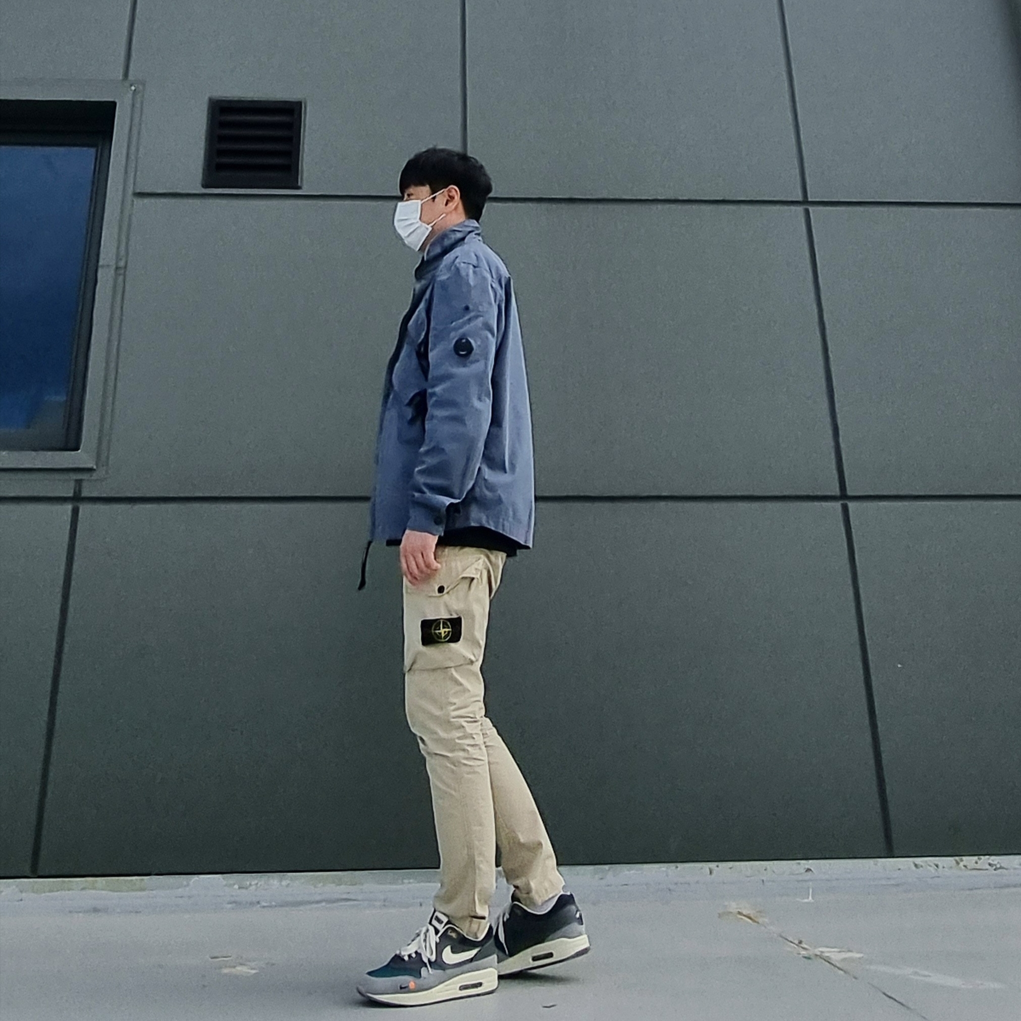 Nike x Kasina Air Max 1 SP Won-Ang Particle Grey, Stone Island 303WA Brushed Cotton Canvas Garment Dyed Cargo Pants Beige - 22SS 착용 스타일