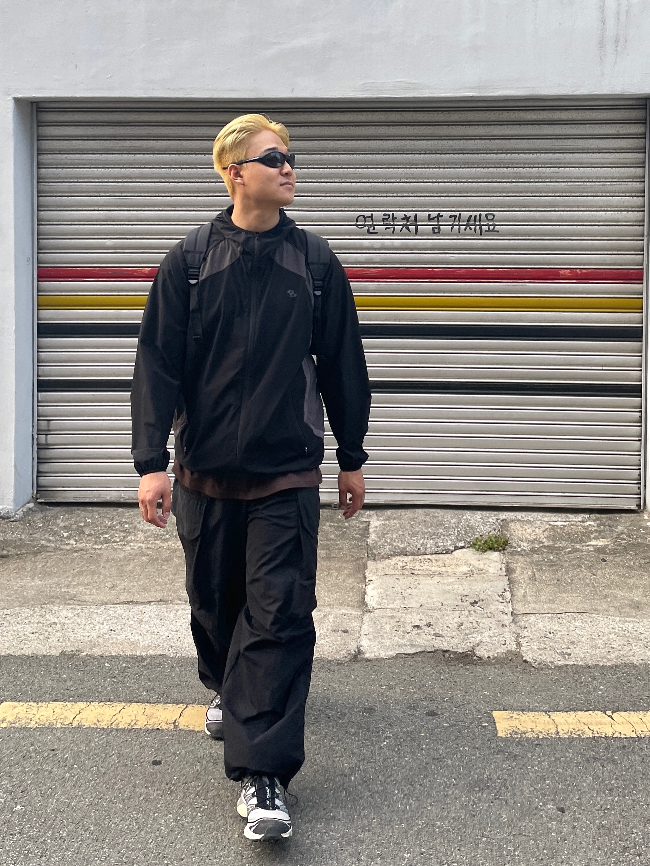Oakley Eye Jacket Redux Matte Black Frame Prizm Grey Lenses High Bridge Fit, Salomon XT-6 Expanse Alloy Quiet Shade 착용 스타일 - 1