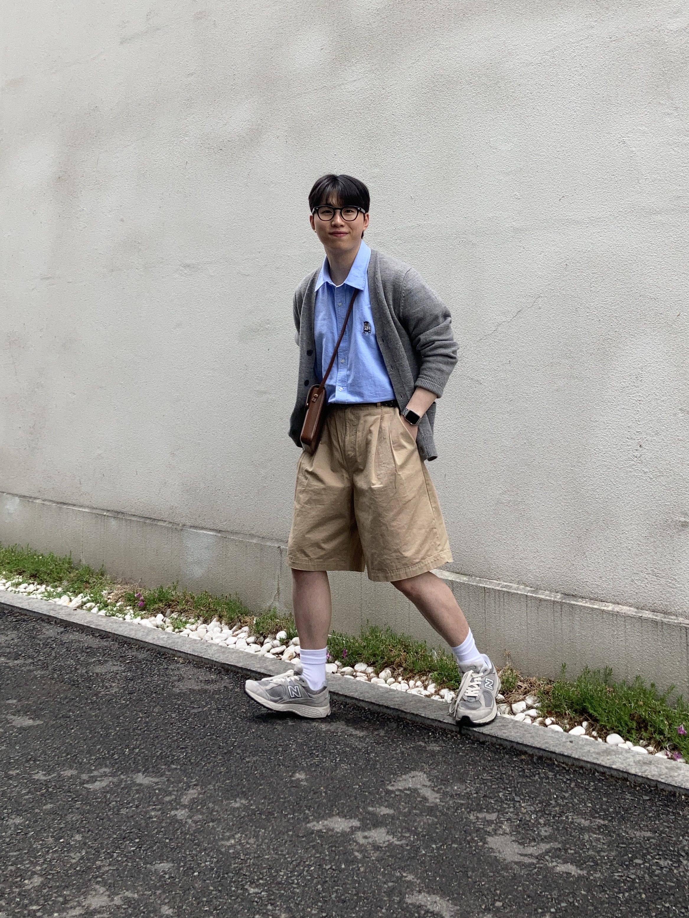 New Balance 2002R Grey 착용 스타일 - 1