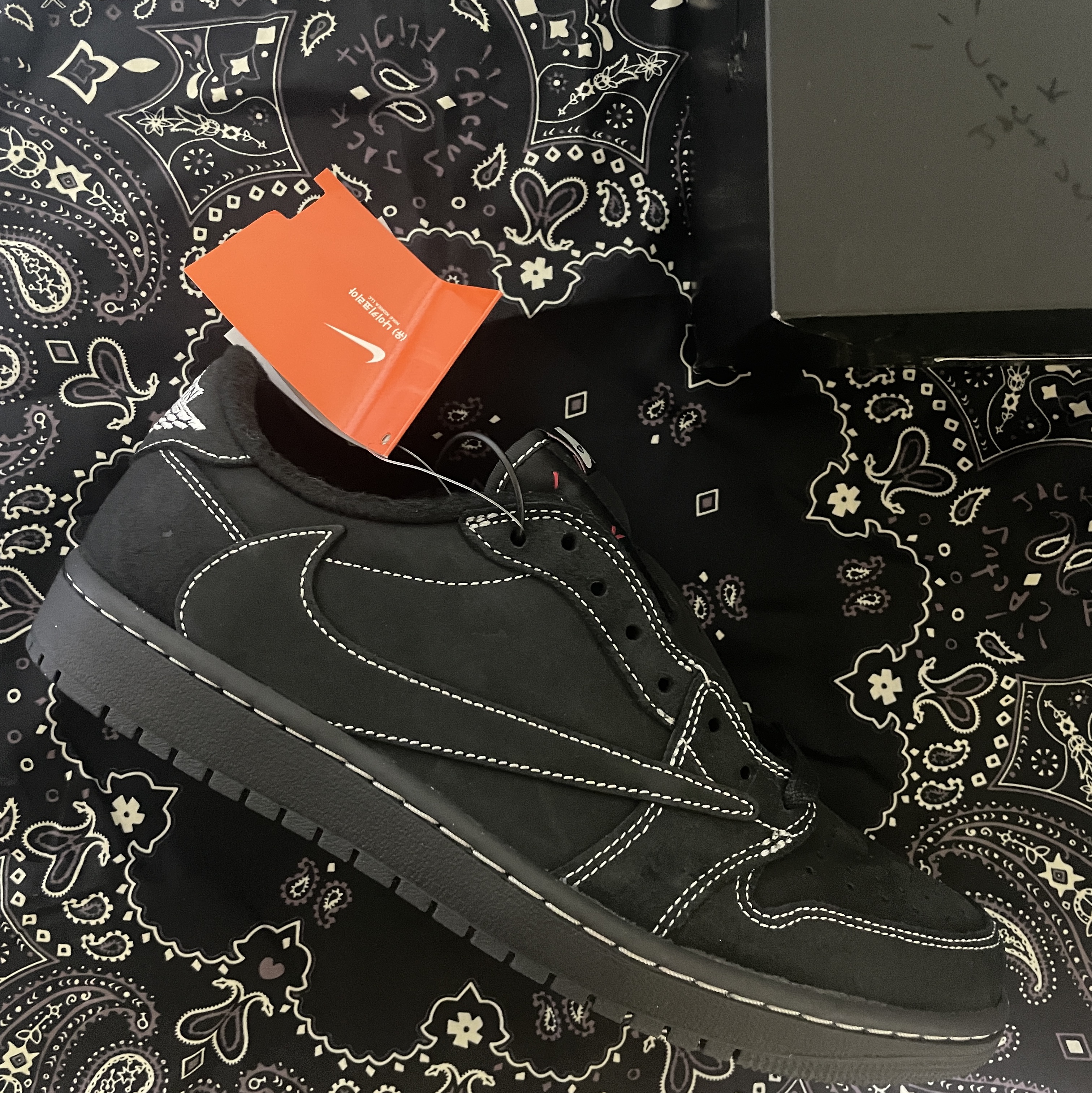 Jordan 1 x Travis Scott Retro Low OG SP Black Phantom 착용 스타일