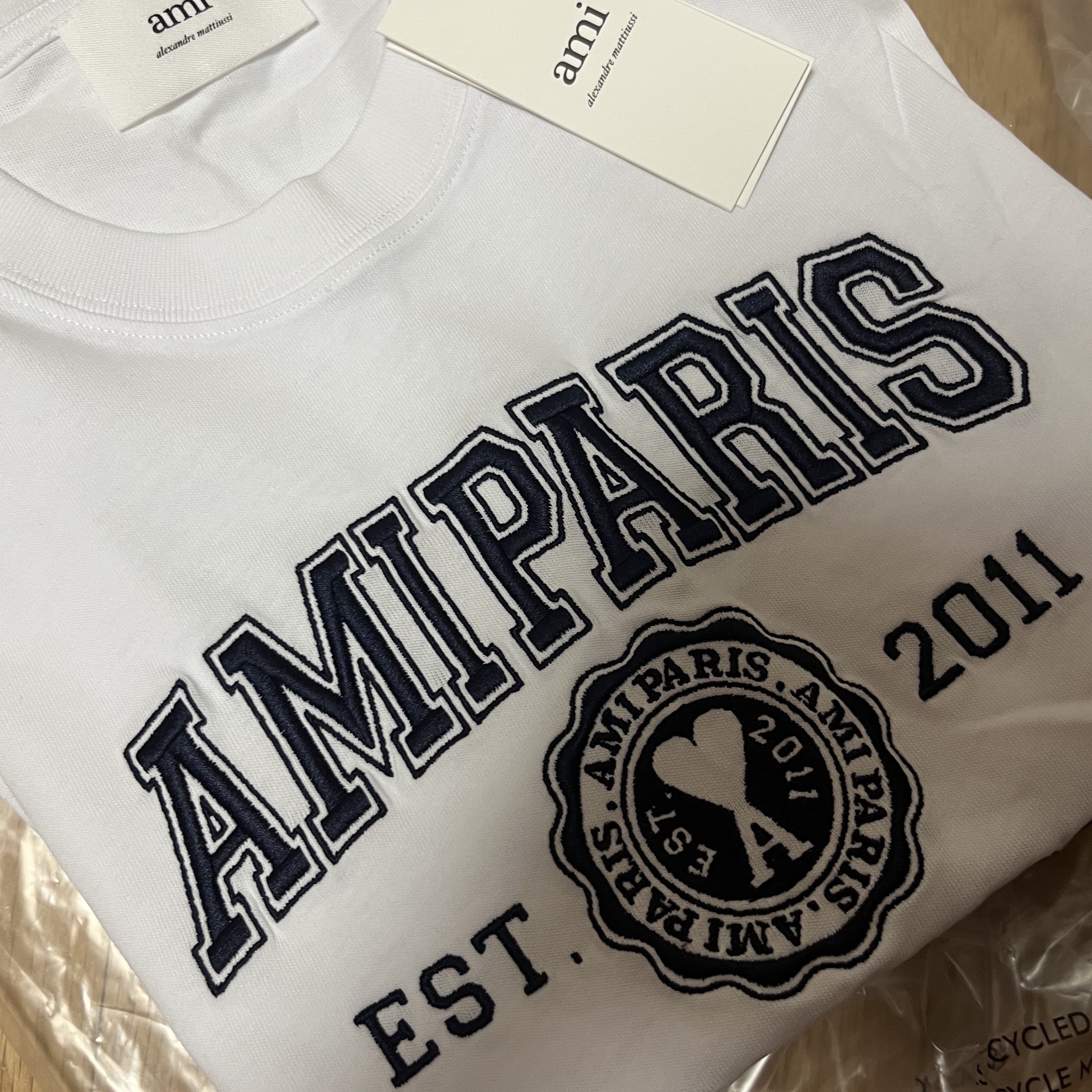 AMI Paris France T-Shirt White 착용 스타일