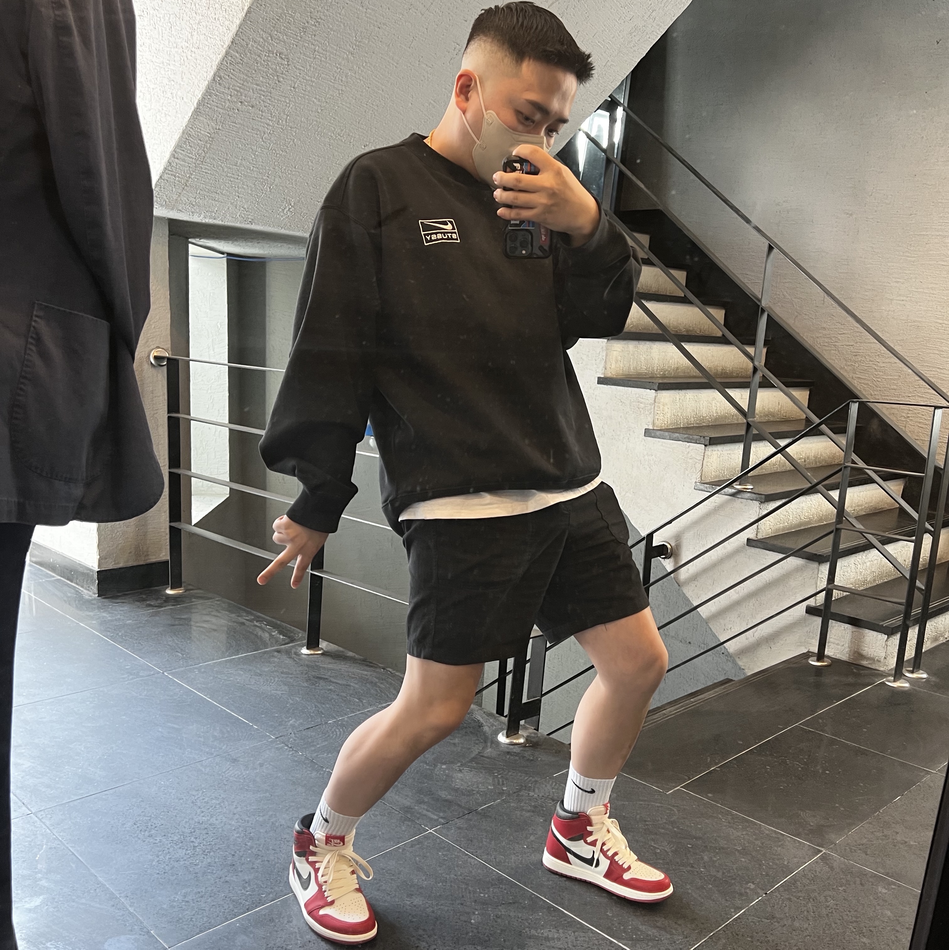 Nike x Stussy NRG Washed Fleece Crewneck Black (DO5310-010), Nike x Stussy Water Shorts Off Noir 착용 스타일