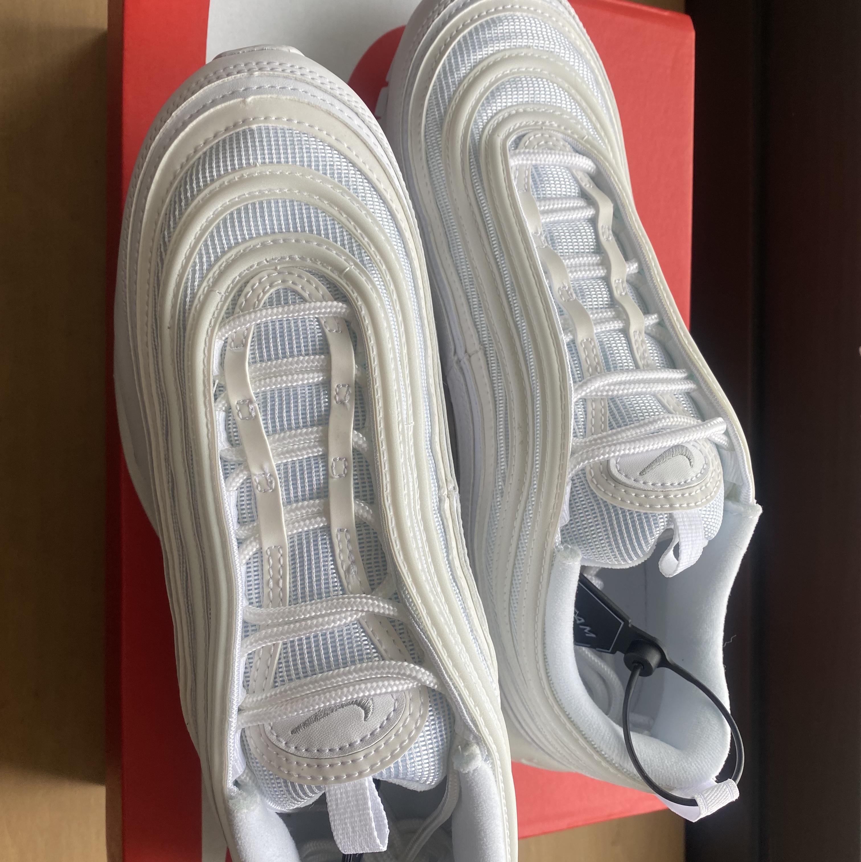 Nike Air Max 97 Triple White Wolf Grey 착용 스타일