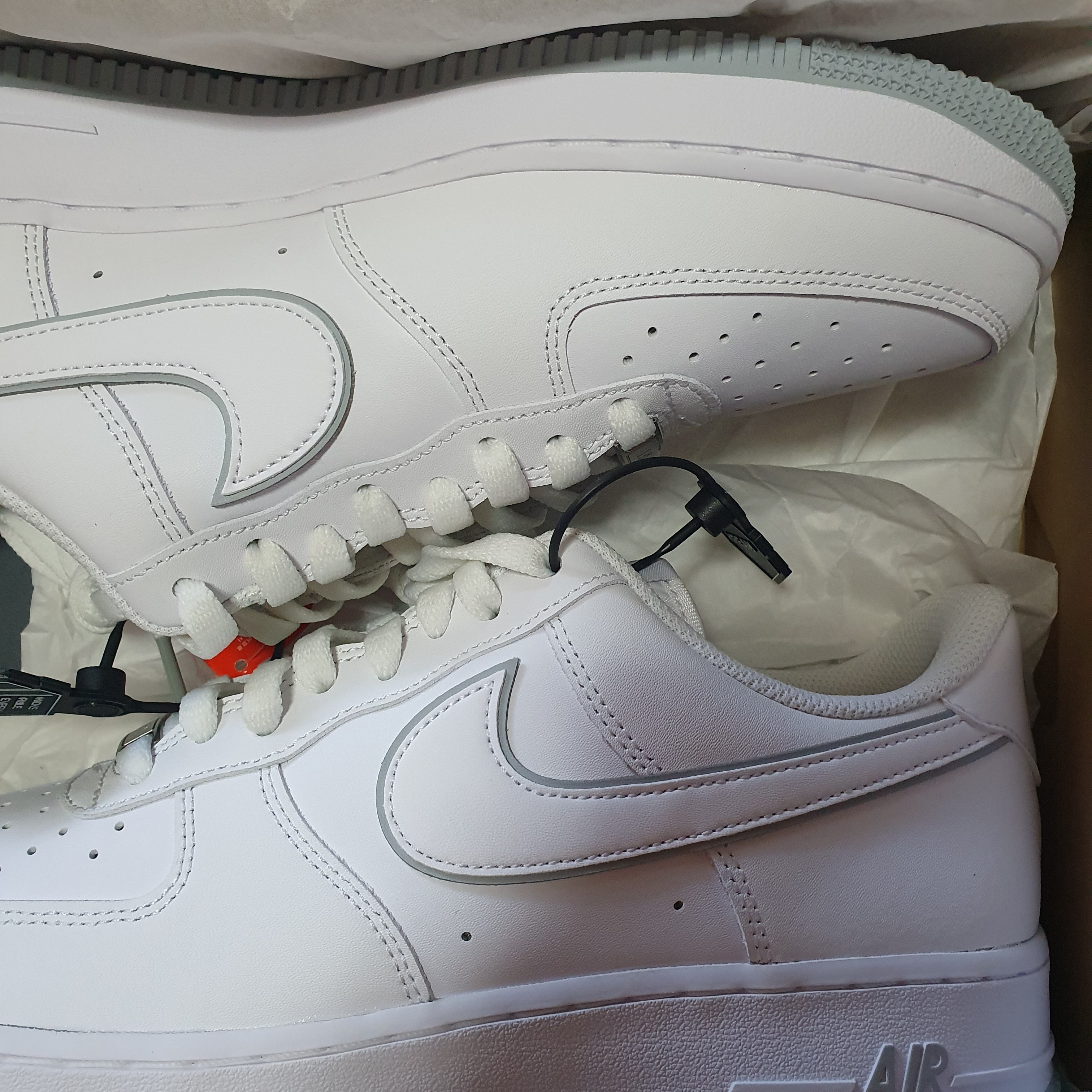 Nike Air Force 1 '07 White Wolf Grey 착용 스타일
