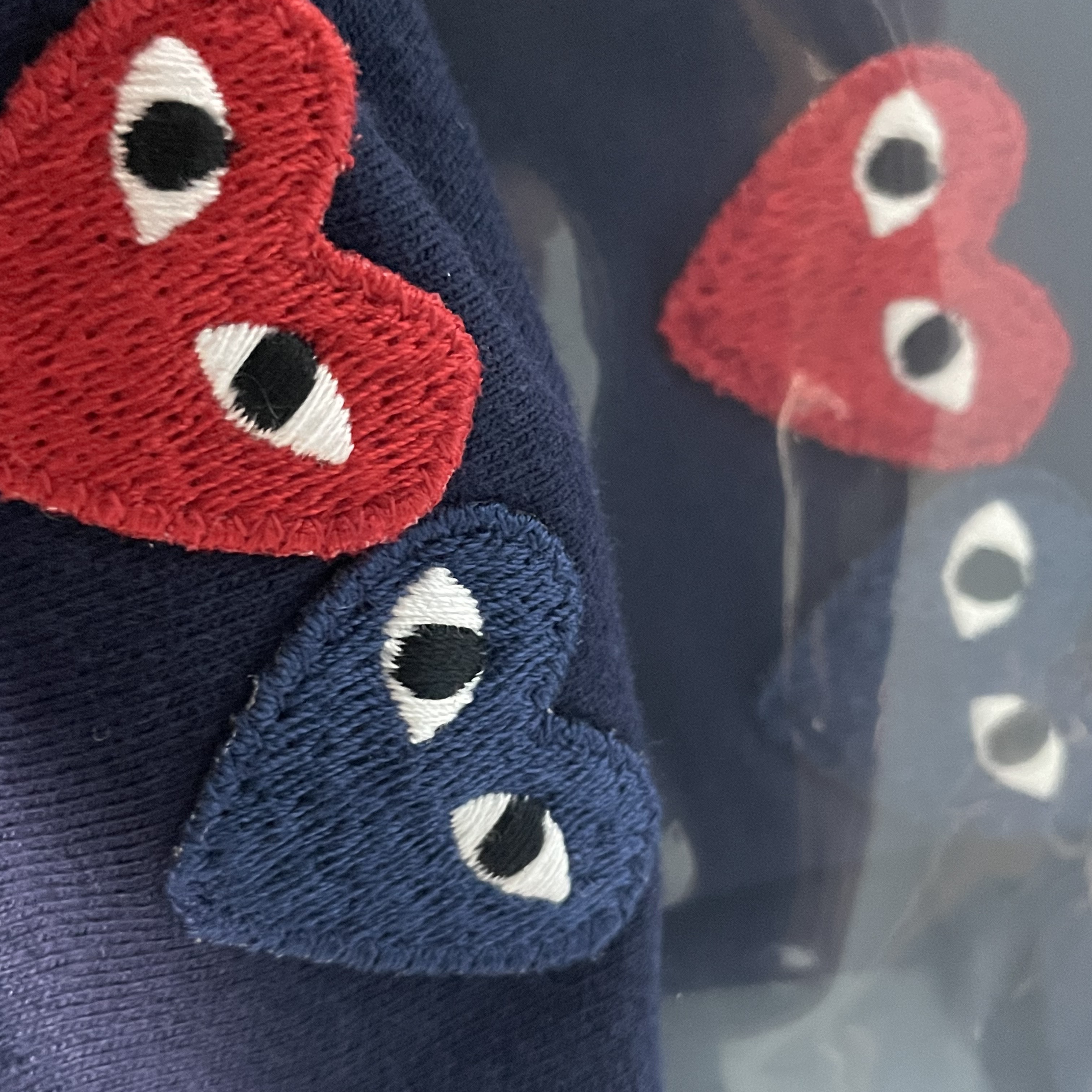 Play Comme des Garcons Double Heart T-Shirt Navy 착용 스타일