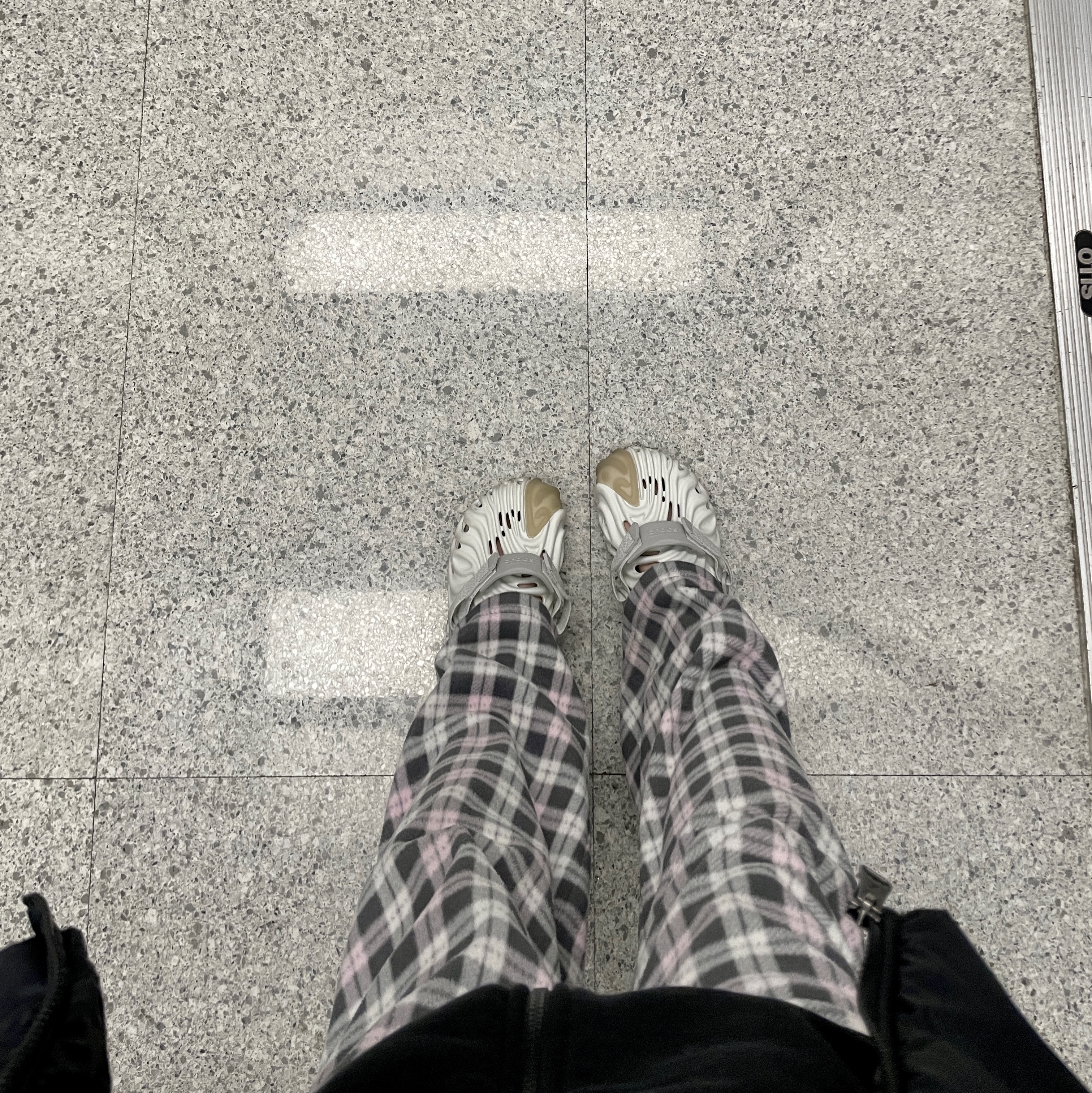 Crocs x Salehe Bembury Pollex Clog Stratus 착용 스타일