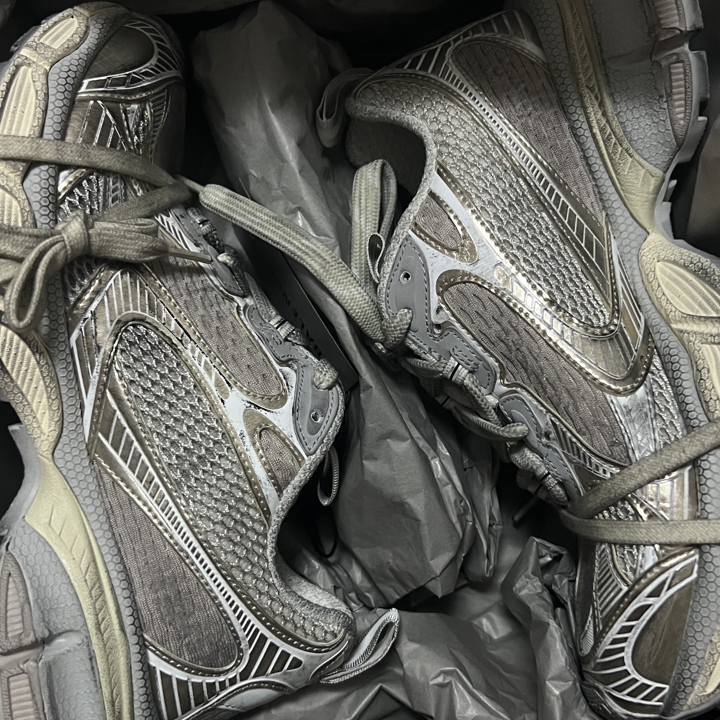 (W) Balenciaga 3XL Sneakers Light Beige 착용 스타일