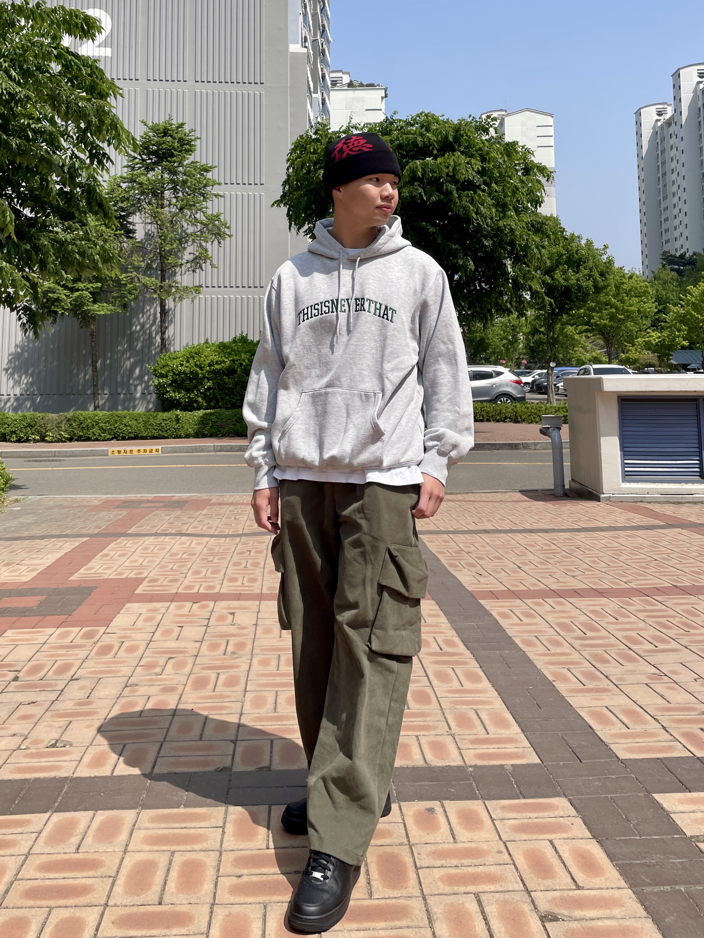 Darkr8m Studio x Libilly Beanie Black, Nike x Supreme Air Force 1 Low Black 착용 스타일