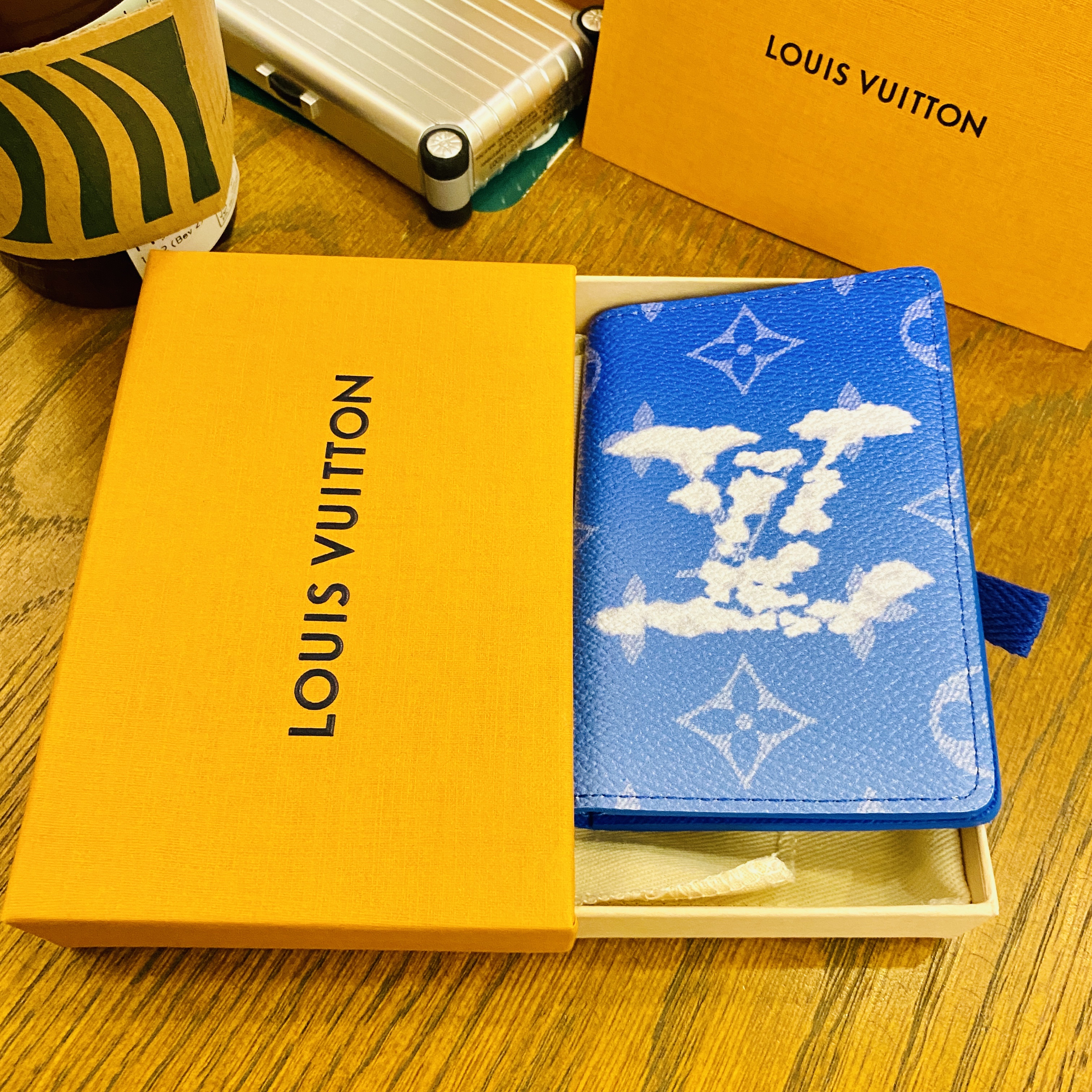 Louis Vuitton Pocket Organizer Cloud Monogram 착용 스타일 - 1