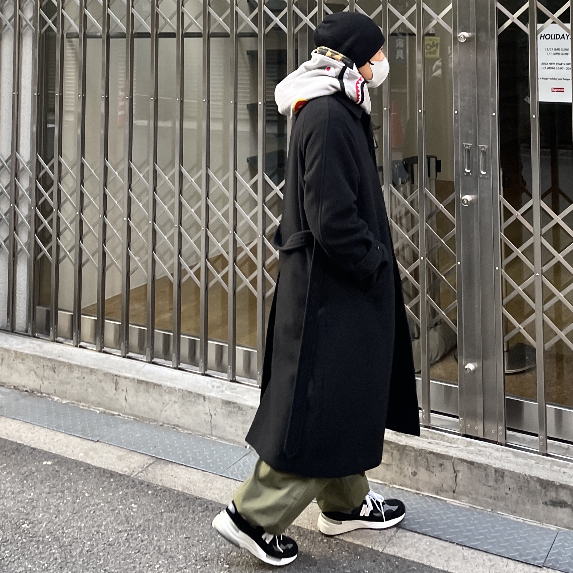 Auralee Cashmere Wool Mosser Soutien Collar Coat Black - 22AW, New Balance 992 Made in USA Black Grey 착용 스타일
