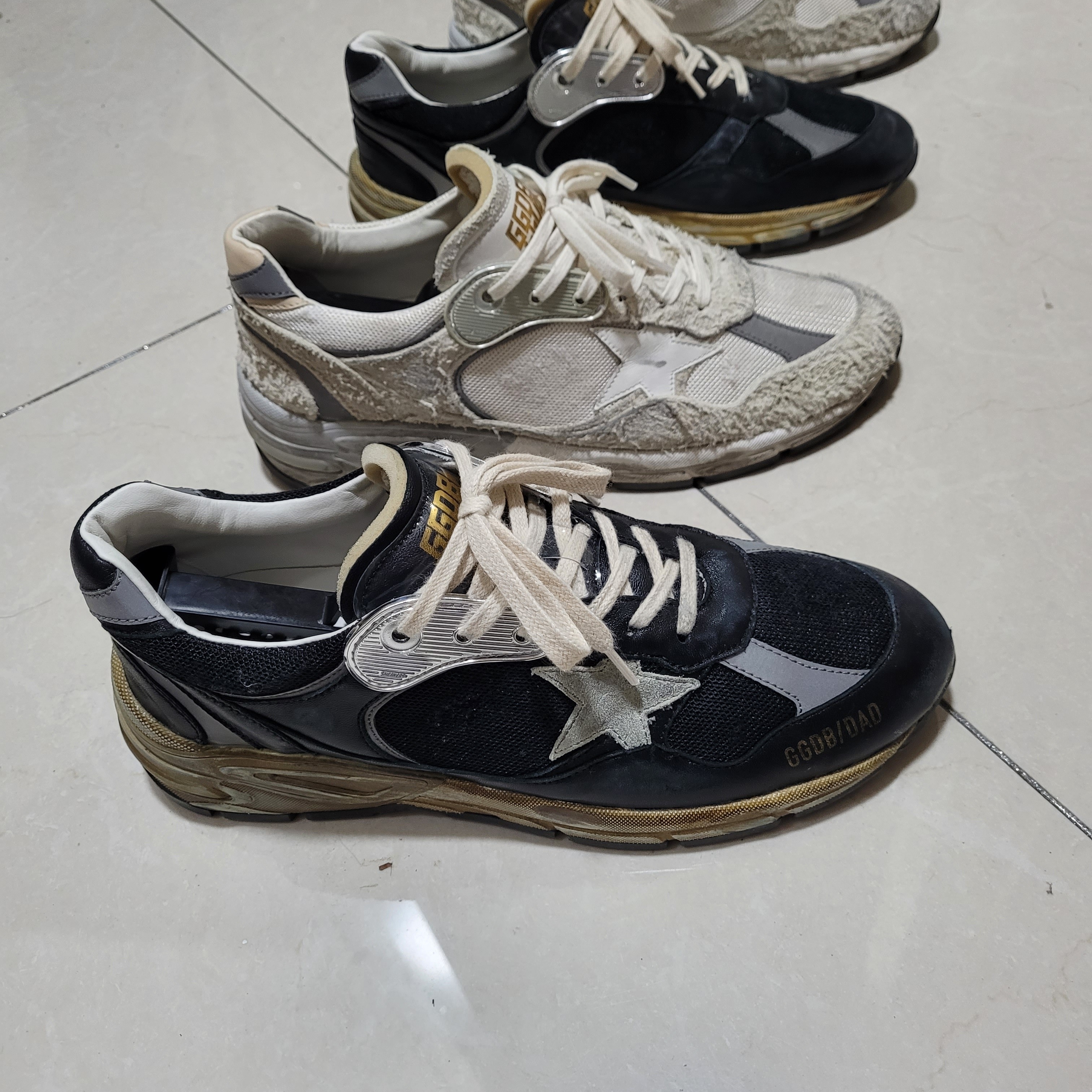 Golden Goose Dad-Star Sneakers White Silver, Golden Goose Mesh and Nappa Leather Dad-Star Sneakers Black Ice Gray 착용 스타일 - 2