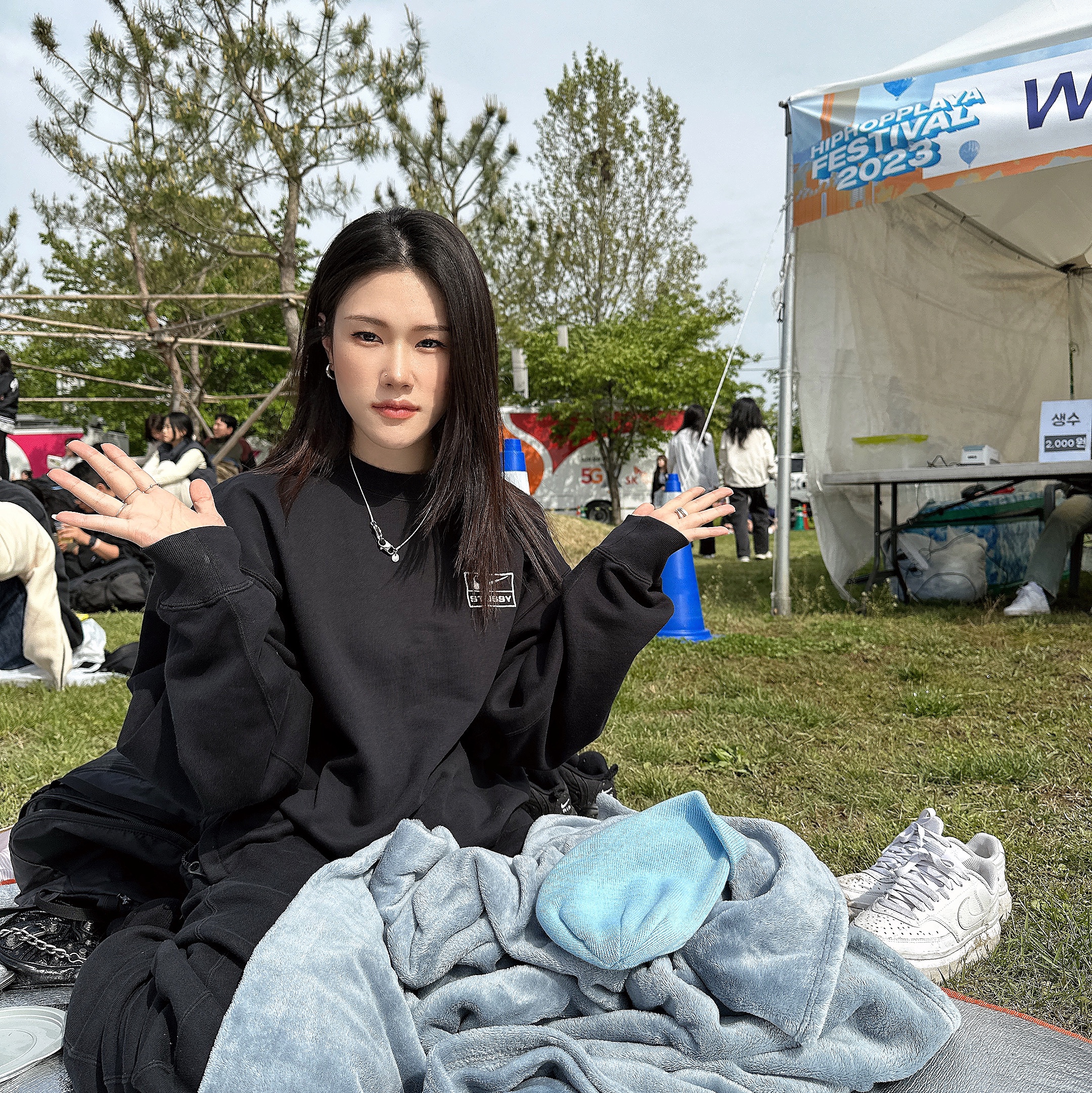 Nike x Stussy NRG Washed Fleece Pants Black (DO5296-010), Nike x Stussy NRG Washed Fleece Crewneck Black (DO5310-010) 착용 스타일 - 3