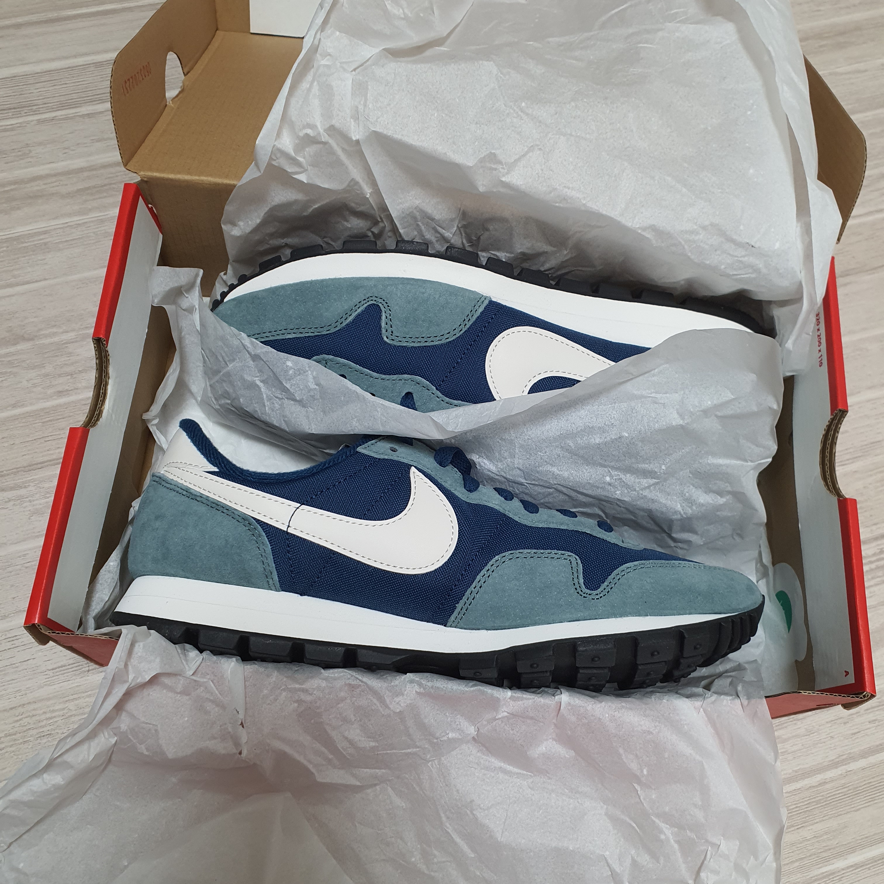 Nike Air Pegasus 83 PRM Mineral Slate and Valerian Blue 착용 스타일