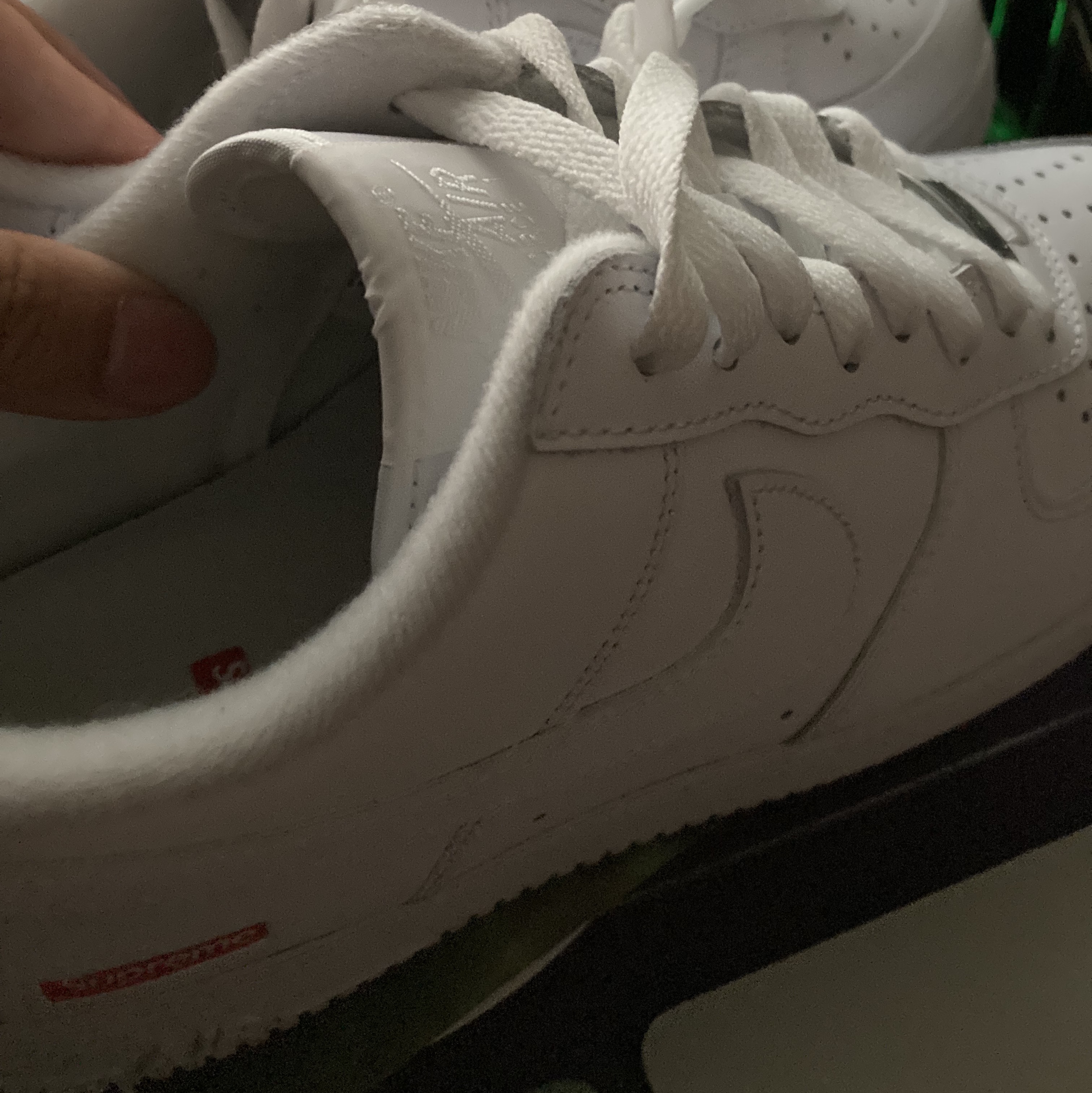 Nike x Supreme Air Force 1 Low White 착용 스타일 - 1