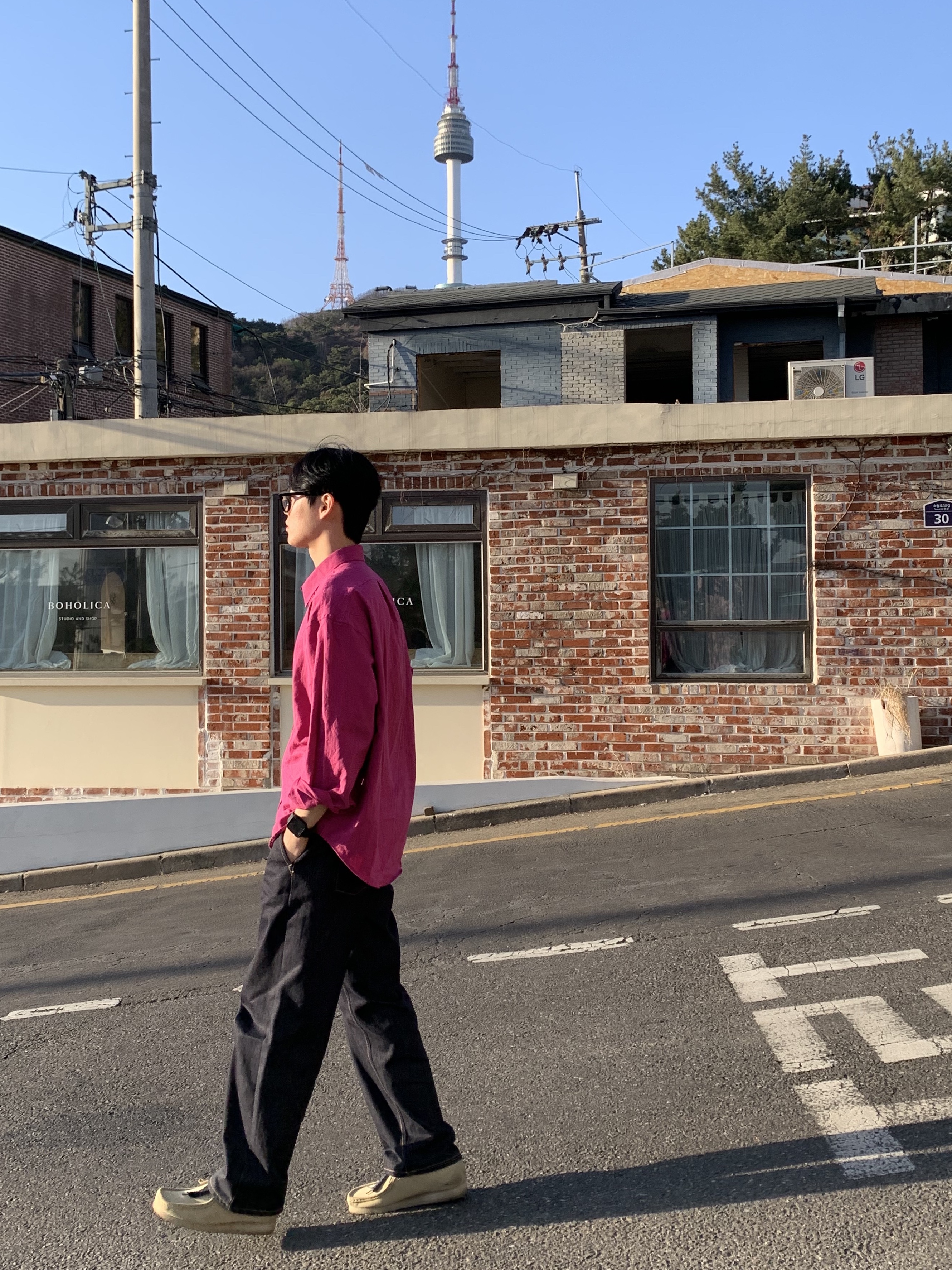 Clarks Wallabee Maple Suede 착용 스타일 - 1
