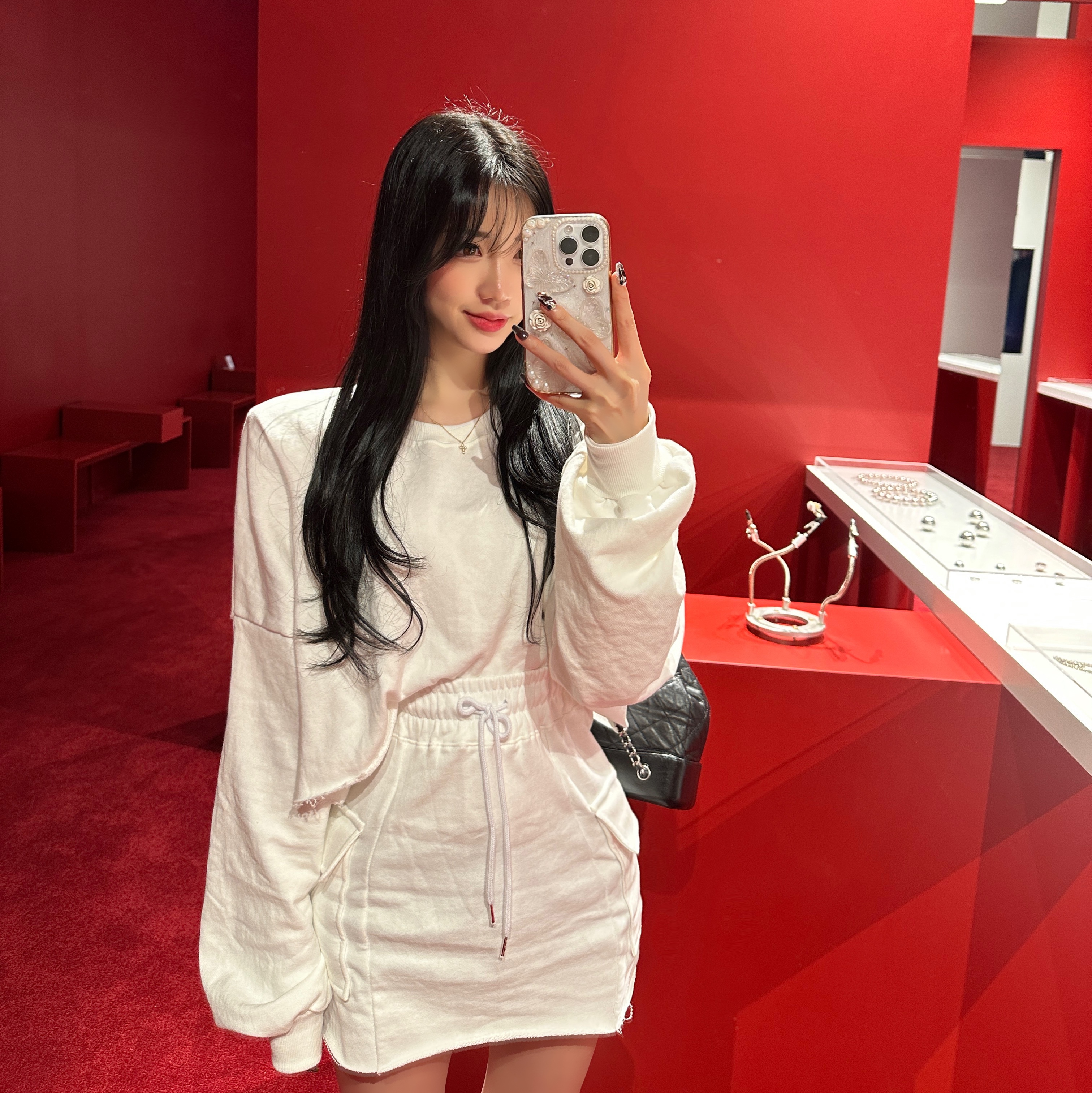 Chanel Small Gabrielle Backpack Aged Calfskin & Gold Silver Black, (W) Louis Vuitton LV Archlight Sneakers White 착용 스타일 - 2