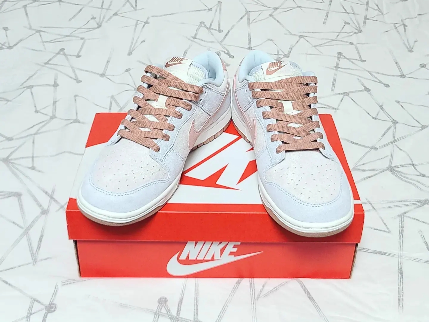Nike Dunk Low Retro PRM Fossil Rose 착용 스타일 - 3