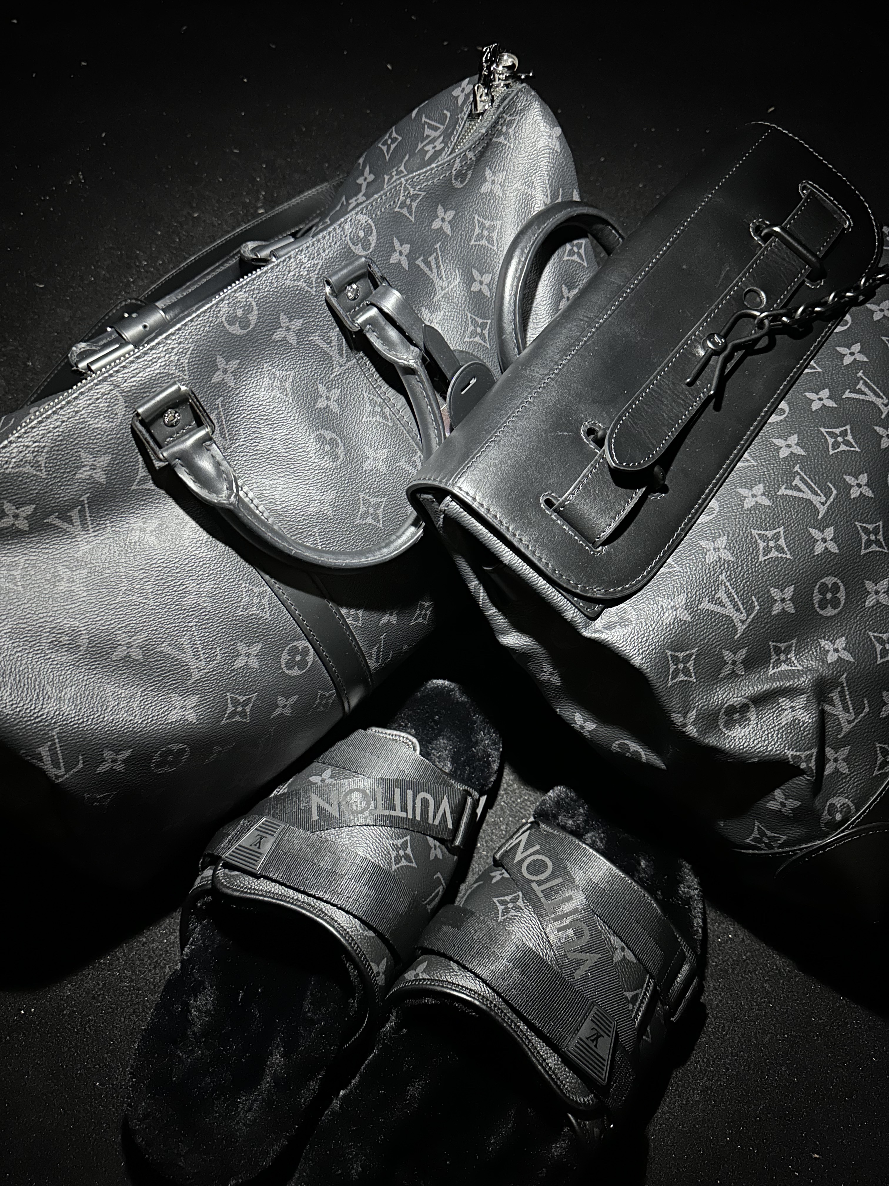 Louis Vuitton Honolulu Mule with Faux Fur Black gray, Louis Vuitton Steamer PM Monogram Eclipse 착용 스타일