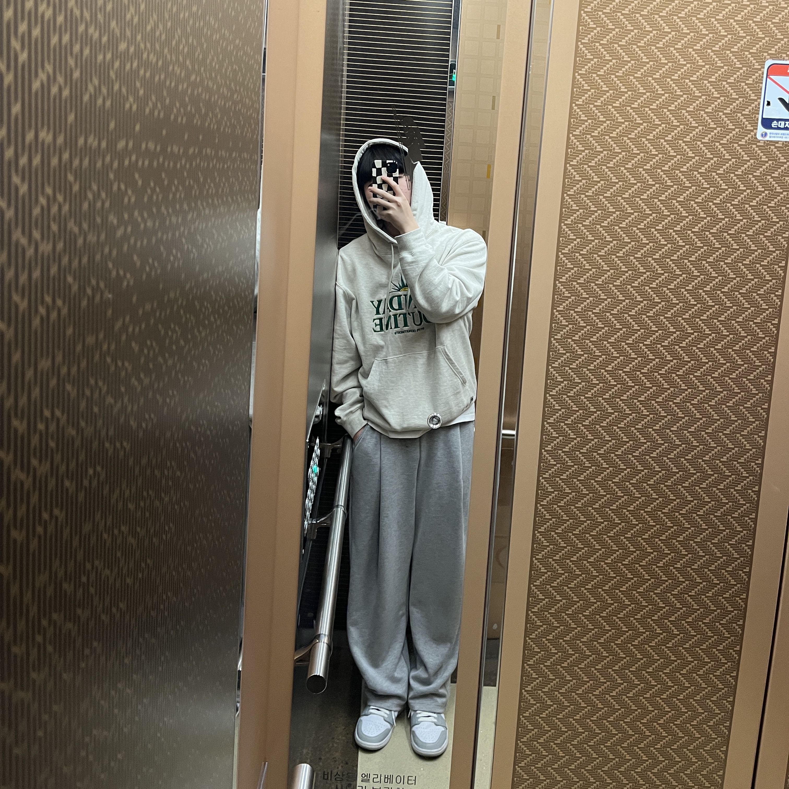 Jordan 1 Mid Light Smoke Grey Anthracite 착용 스타일