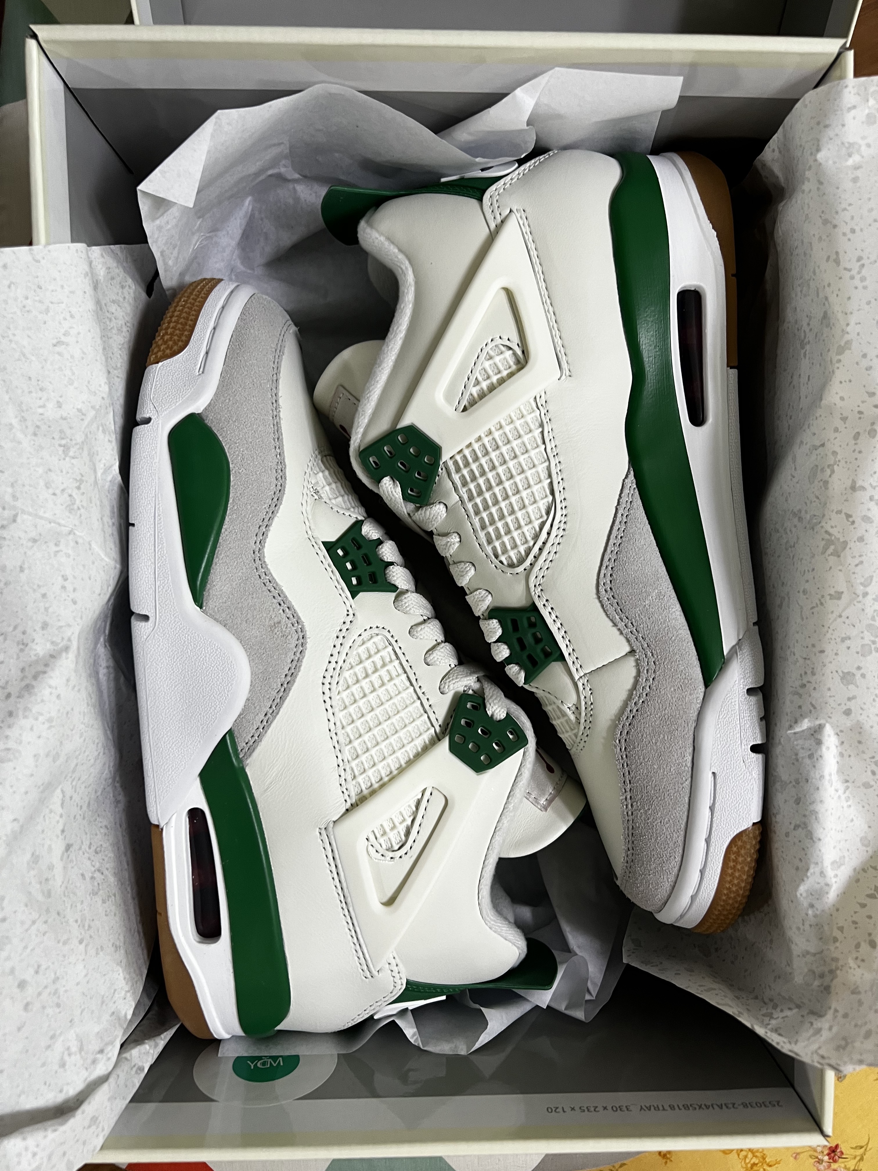 Jordan 4 x Nike SB Retro SP Pine Green 착용 스타일