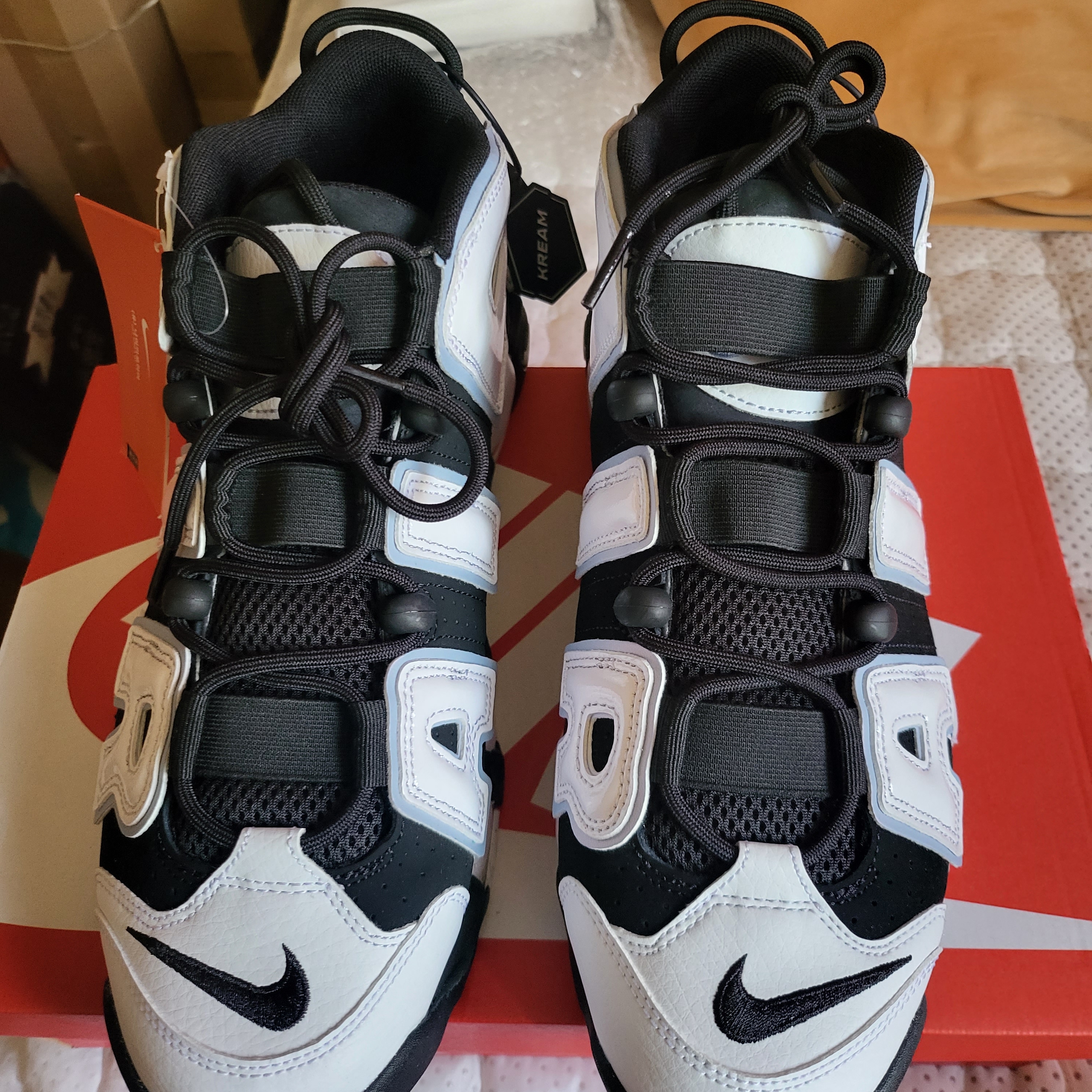 Nike Air More Uptempo 96 Cobalt Bliss 착용 스타일