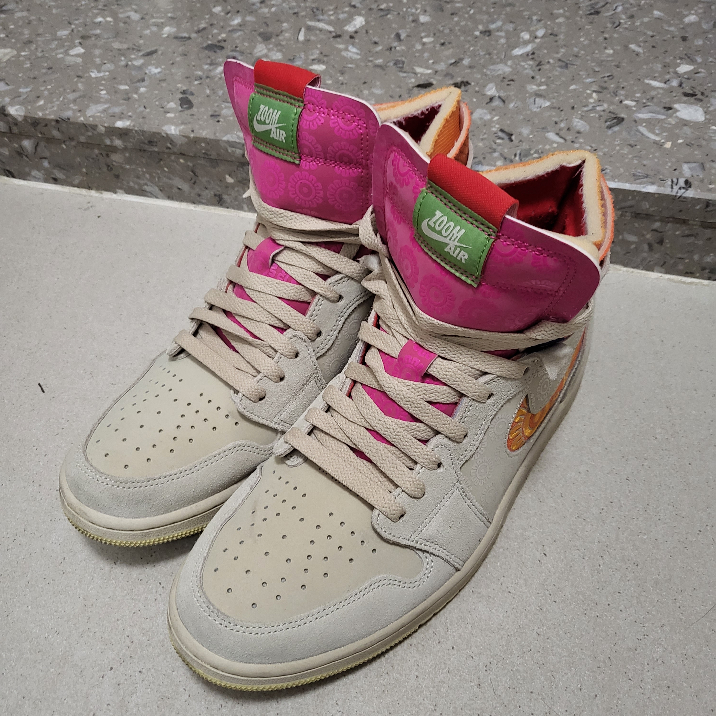 Jordan 1 Zoom Air CMFT Somos Familia Dia De Muertos 착용 스타일