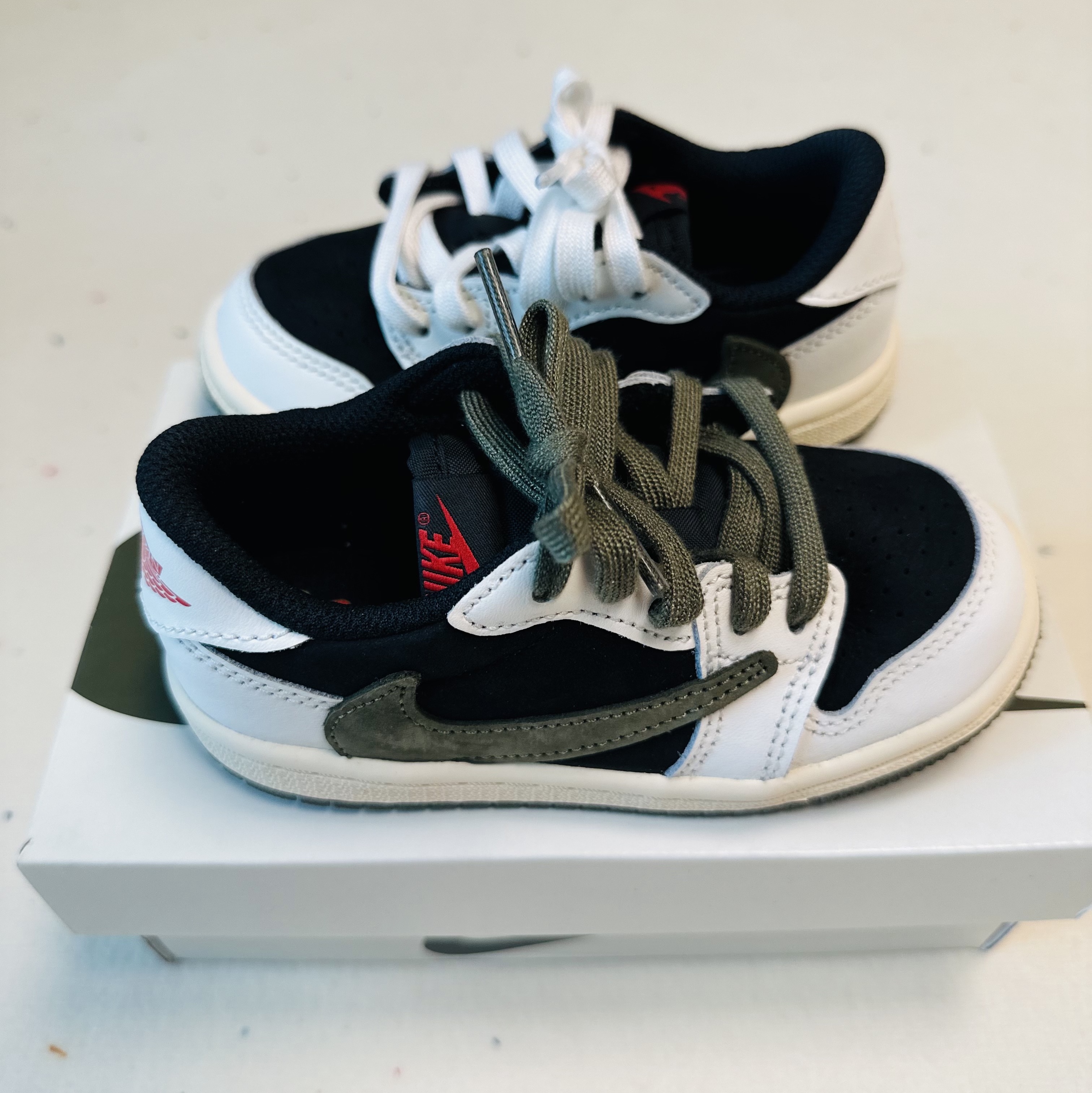 (TD) Jordan 1 x Travis Scott Retro Low OG SP Medium Olive, (PS) Jordan 1 x Travis Scott Retro Low OG SP Medium Olive 착용 스타일 - 2