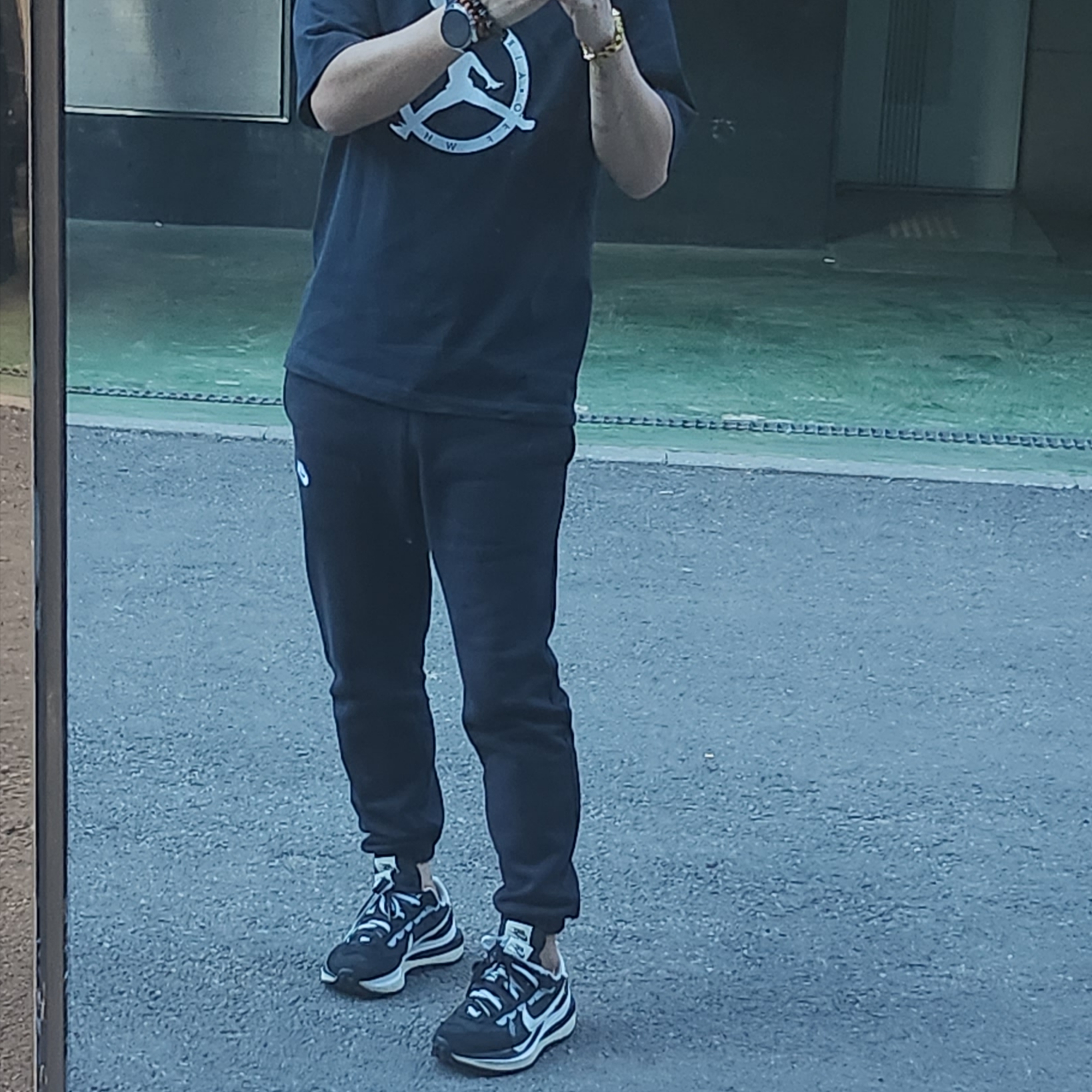 Nike x Sacai VaporWaffle Black White, Jordan x Off-White S/S T-Shirt Black - Asia 착용 스타일 - 1