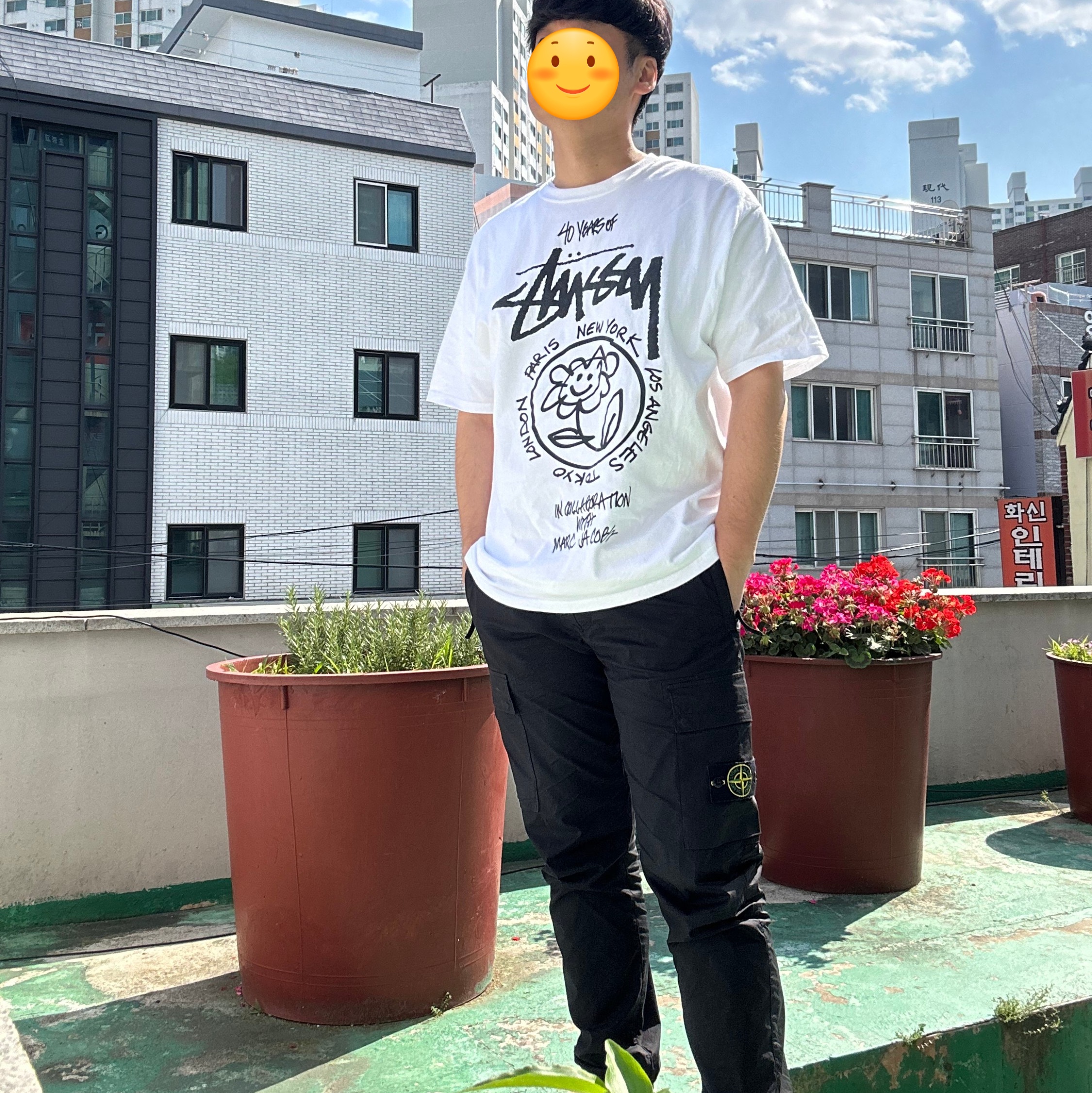 Stussy x Marc Jacobs 40 WT T-Shirt, Stone Island 31603 Tela Paracadute Cargo Pants Black - 22SS 착용 스타일