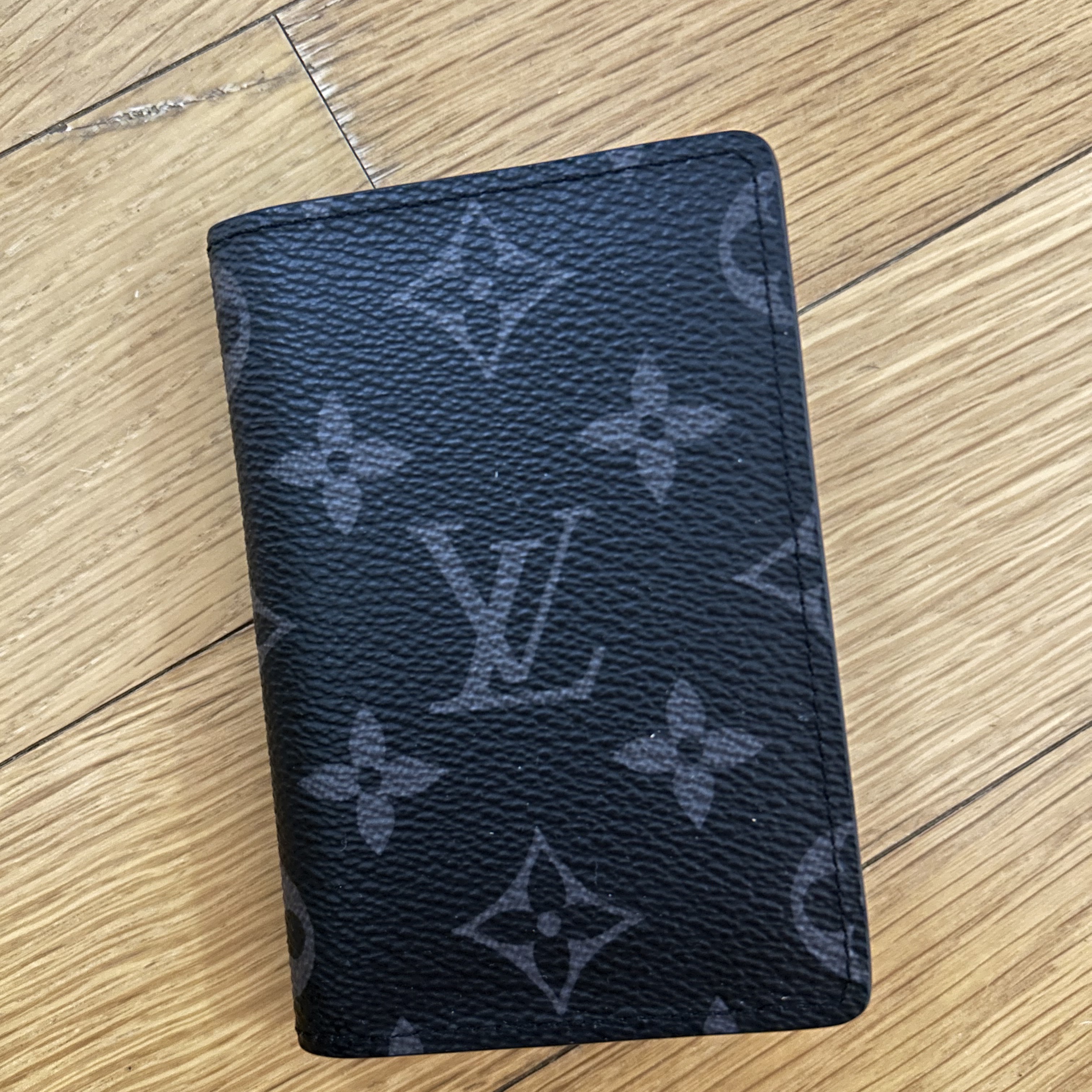 Louis Vuitton Pocket Organizer Monogram Eclipse 착용 스타일