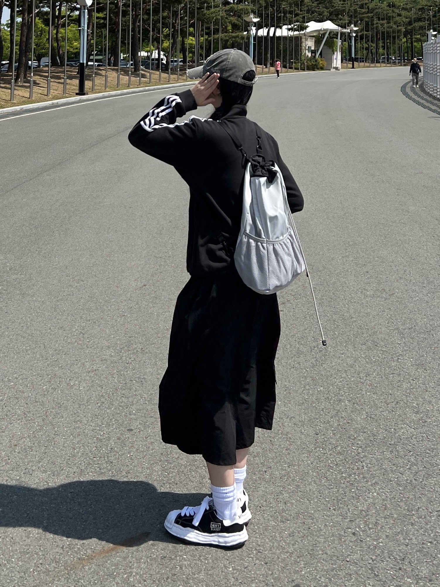 Maison Mihara Yasuhiro Blakey OG Sole Canvas Low-top Sneakers Black White 착용 스타일 - 2