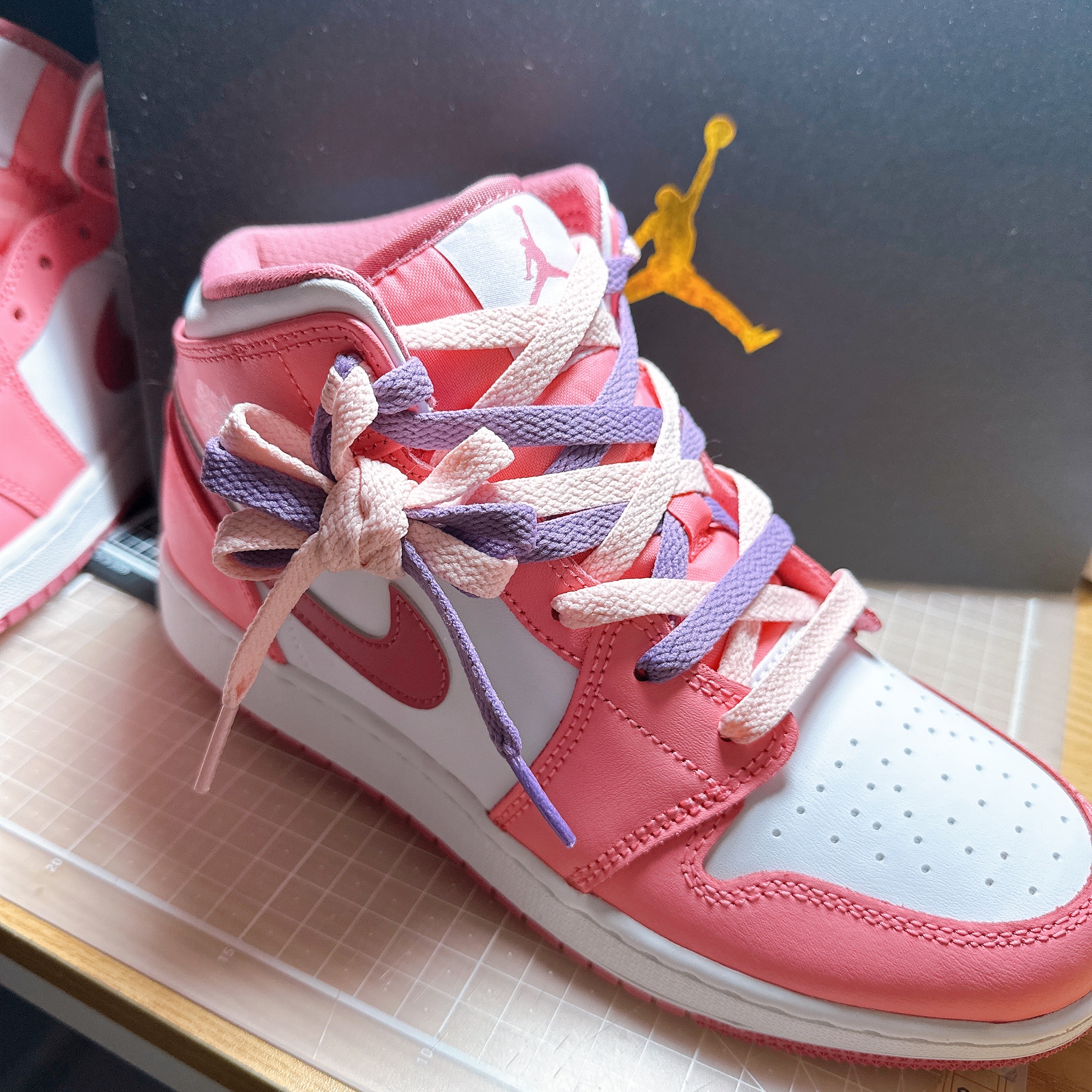 (GS) Jordan 1 Mid Coral Chalk Desert Berry, Thisisneverthat x Grateful Dead Lightning Trucker Jacket Washed Blue 착용 스타일 - 4