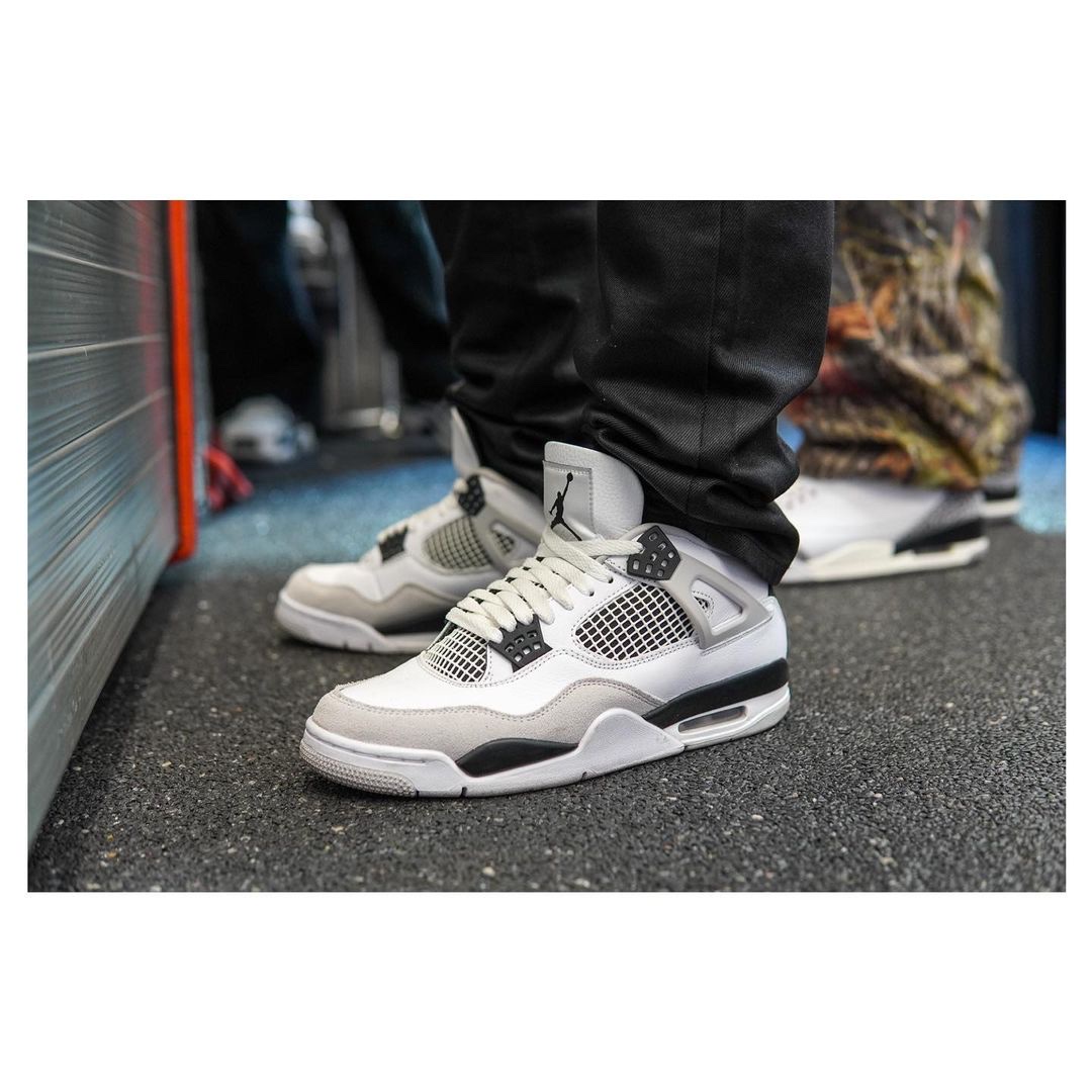 Jordan 4 Retro White and Black 착용 스타일