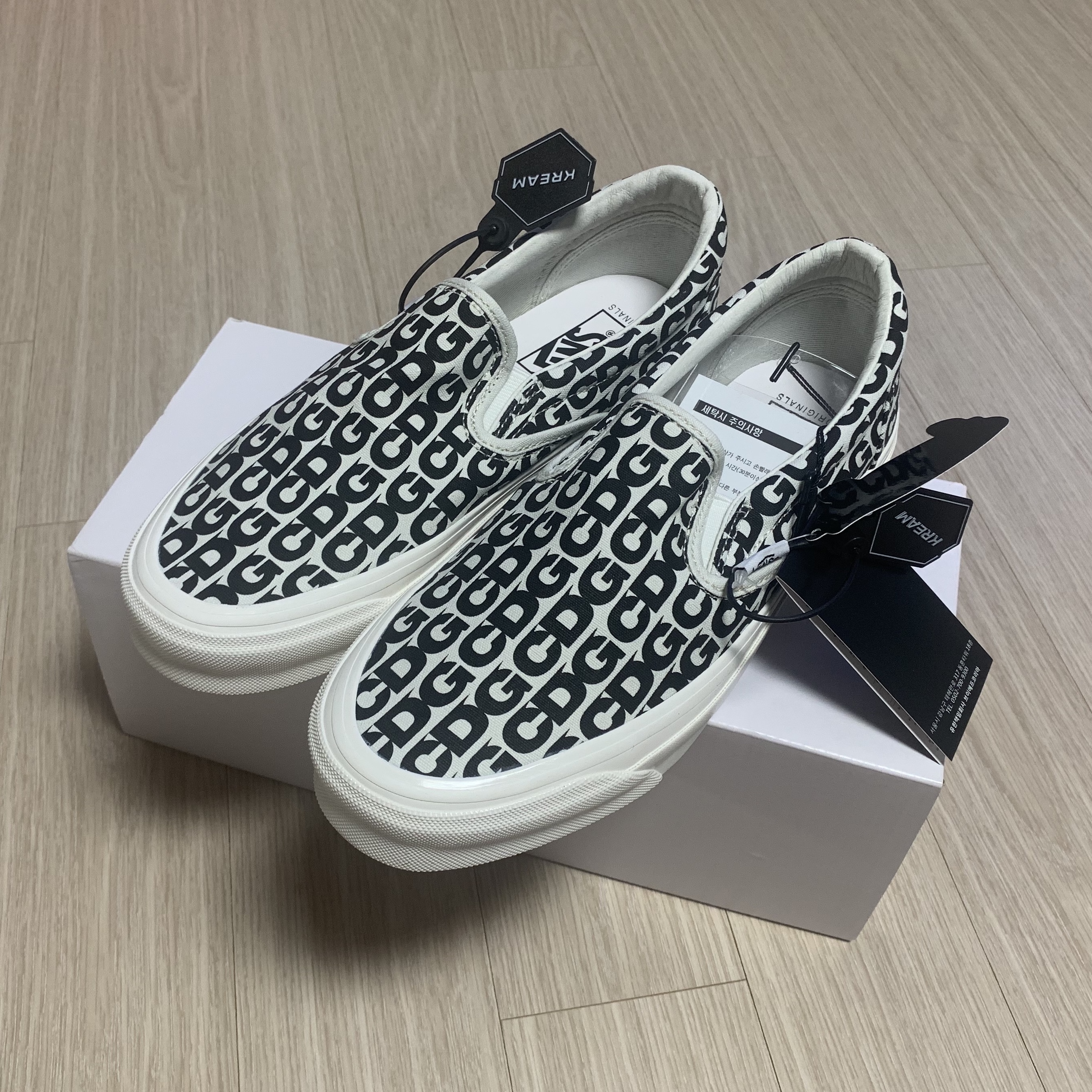 Vans Vault x CDG Slip-On LX White 착용 스타일 - 1