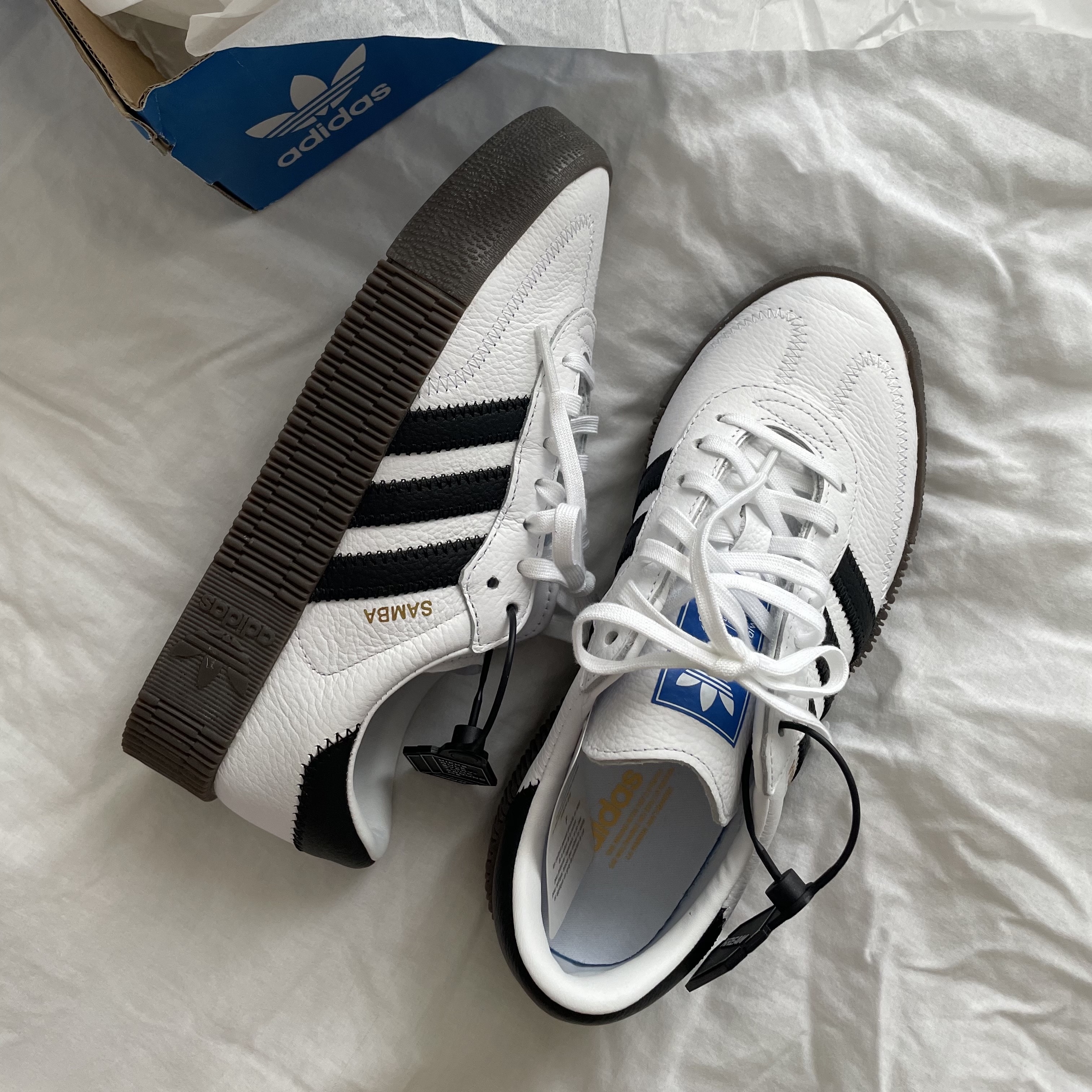 (W) Adidas Sambarose White Black Gum 착용 스타일 - 2