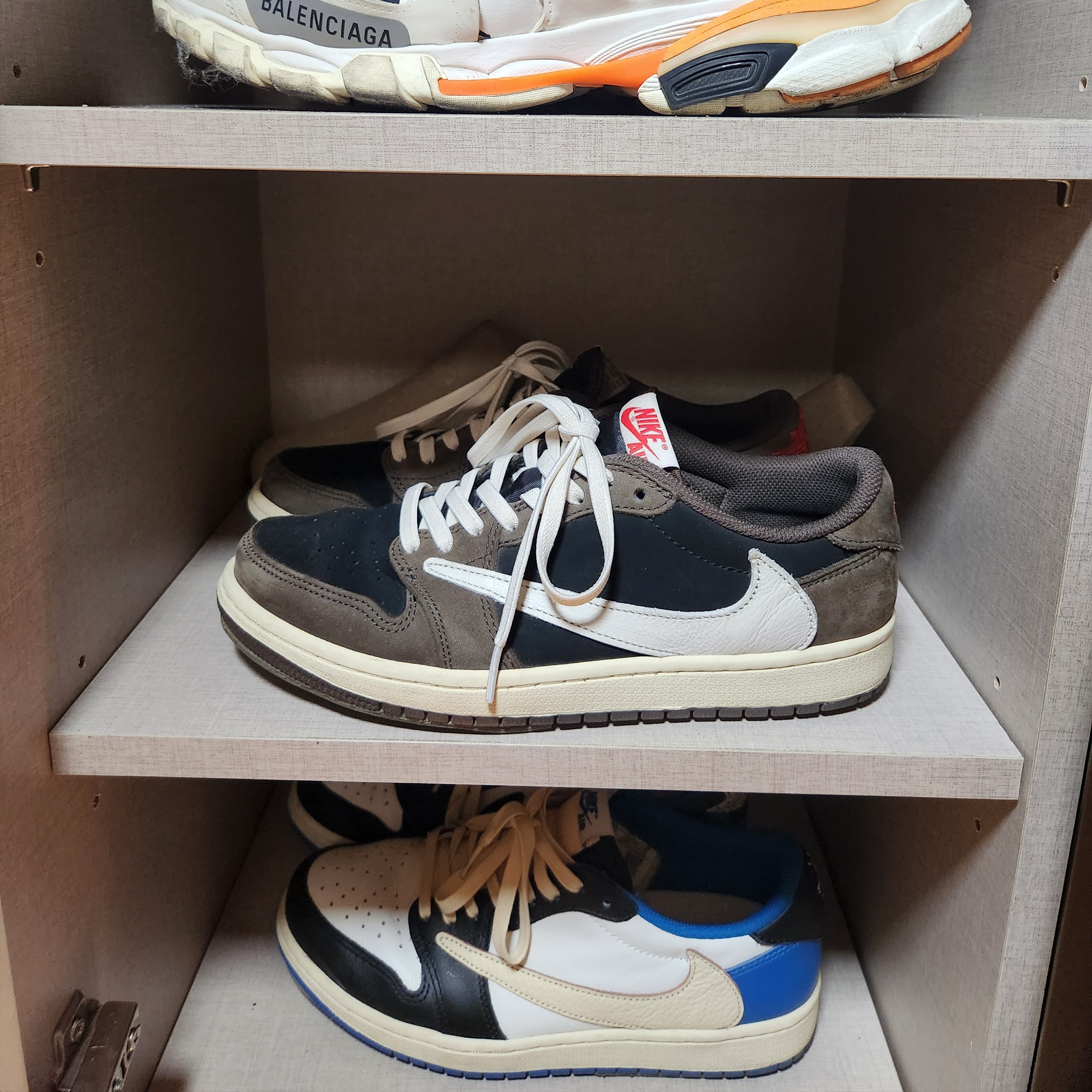 Jordan 1 x Travis Scott x Fragment Retro Low OG SP Military Blue, Jordan 1 x Travis Scott Retro Low OG SP Mocha 착용 스타일