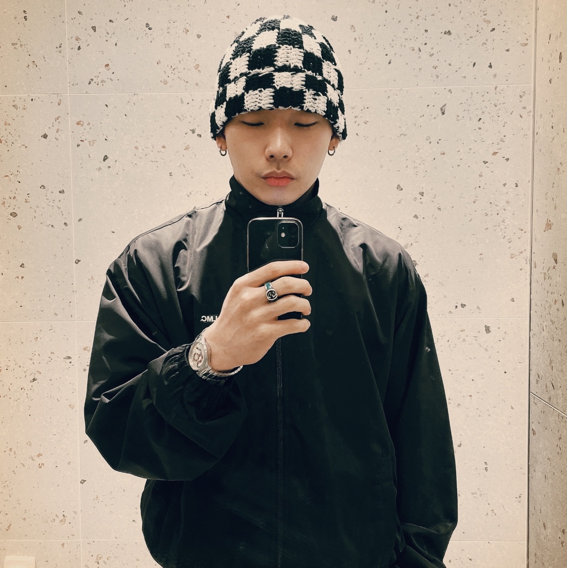 Stussy Crochet Checker Beanie Black 착용 스타일