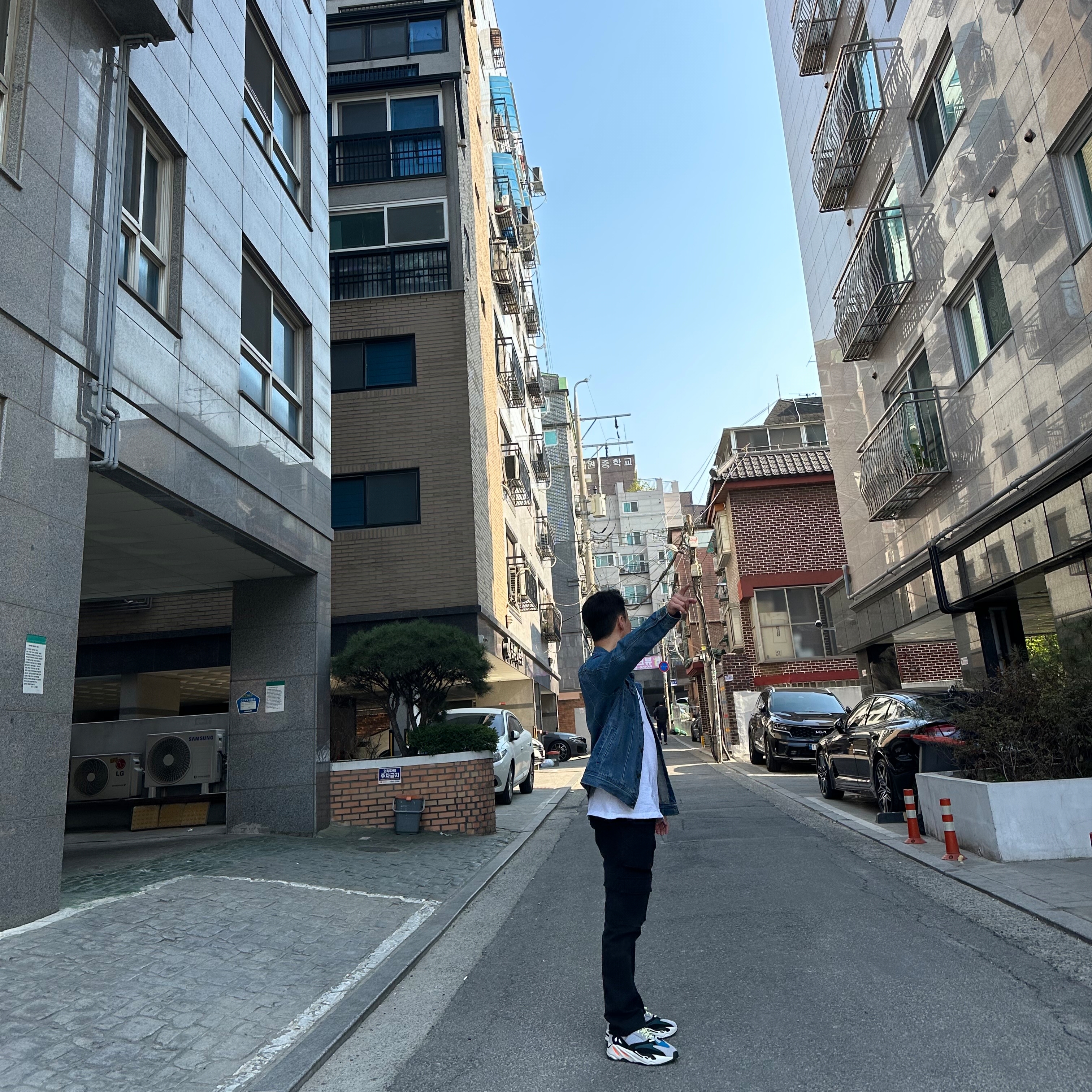 아디다스 이지 부스트 700 웨이브 러너 솔리드 그레이 2021/2022 착용 스타일