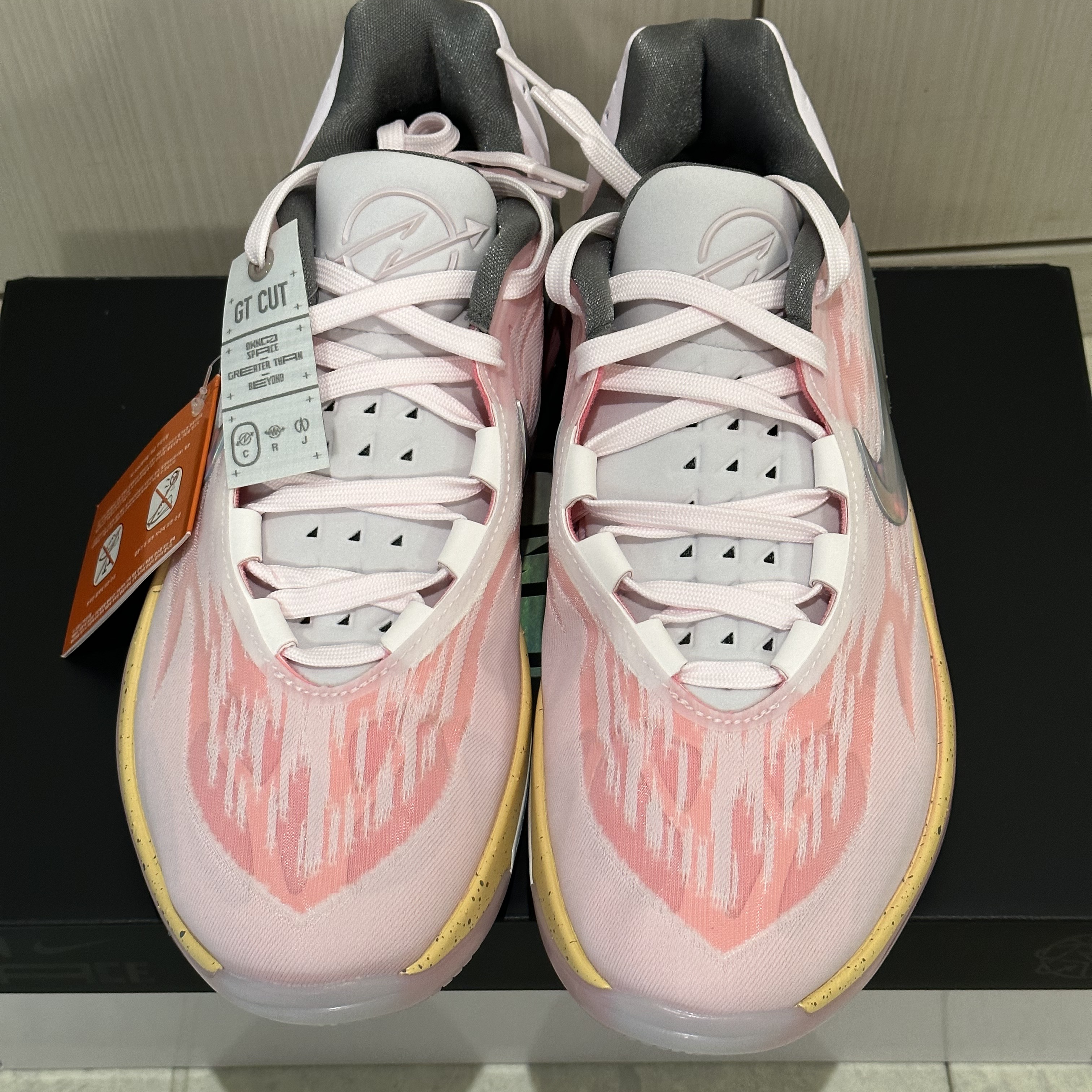 Nike Air Zoom GT Cut 2 Pearl Pink 착용 스타일 - 3