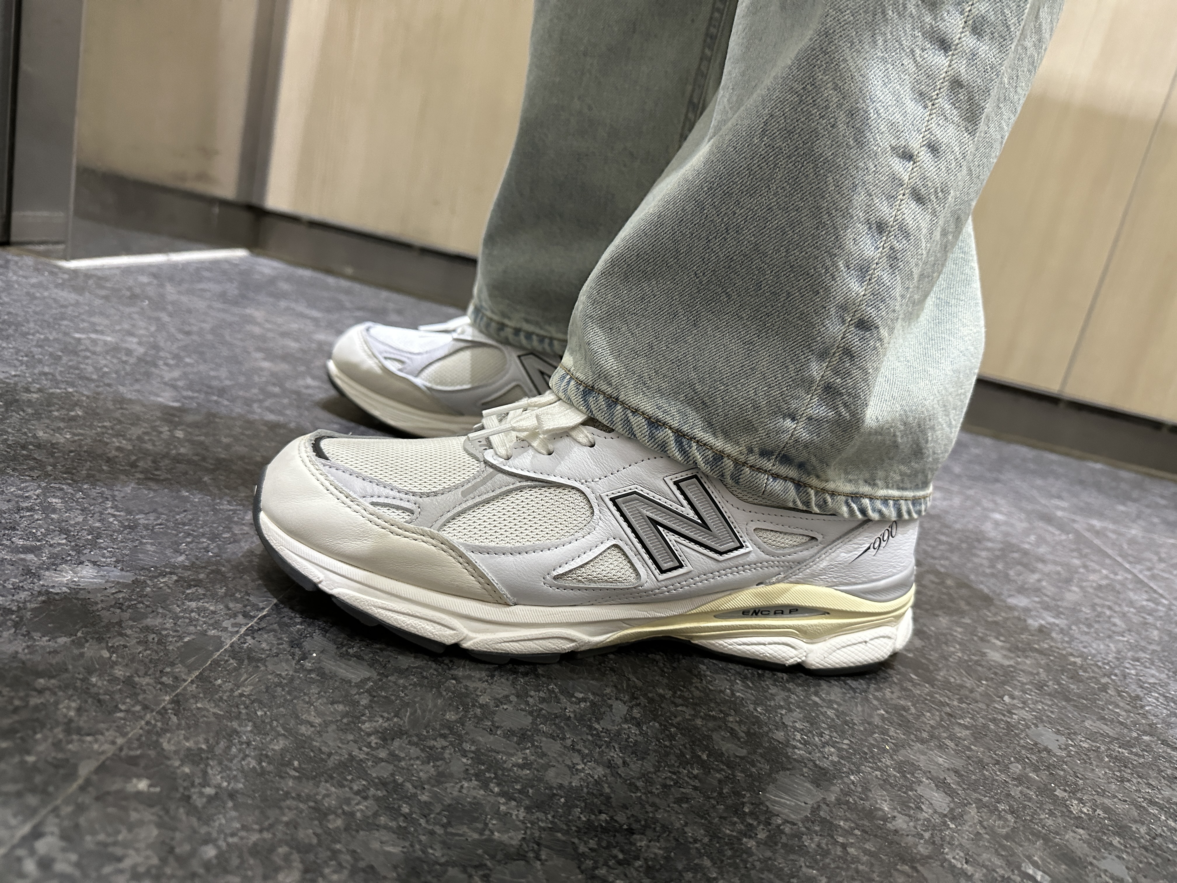 New Balance 990v3 Made in USA Sea Salt 착용 스타일