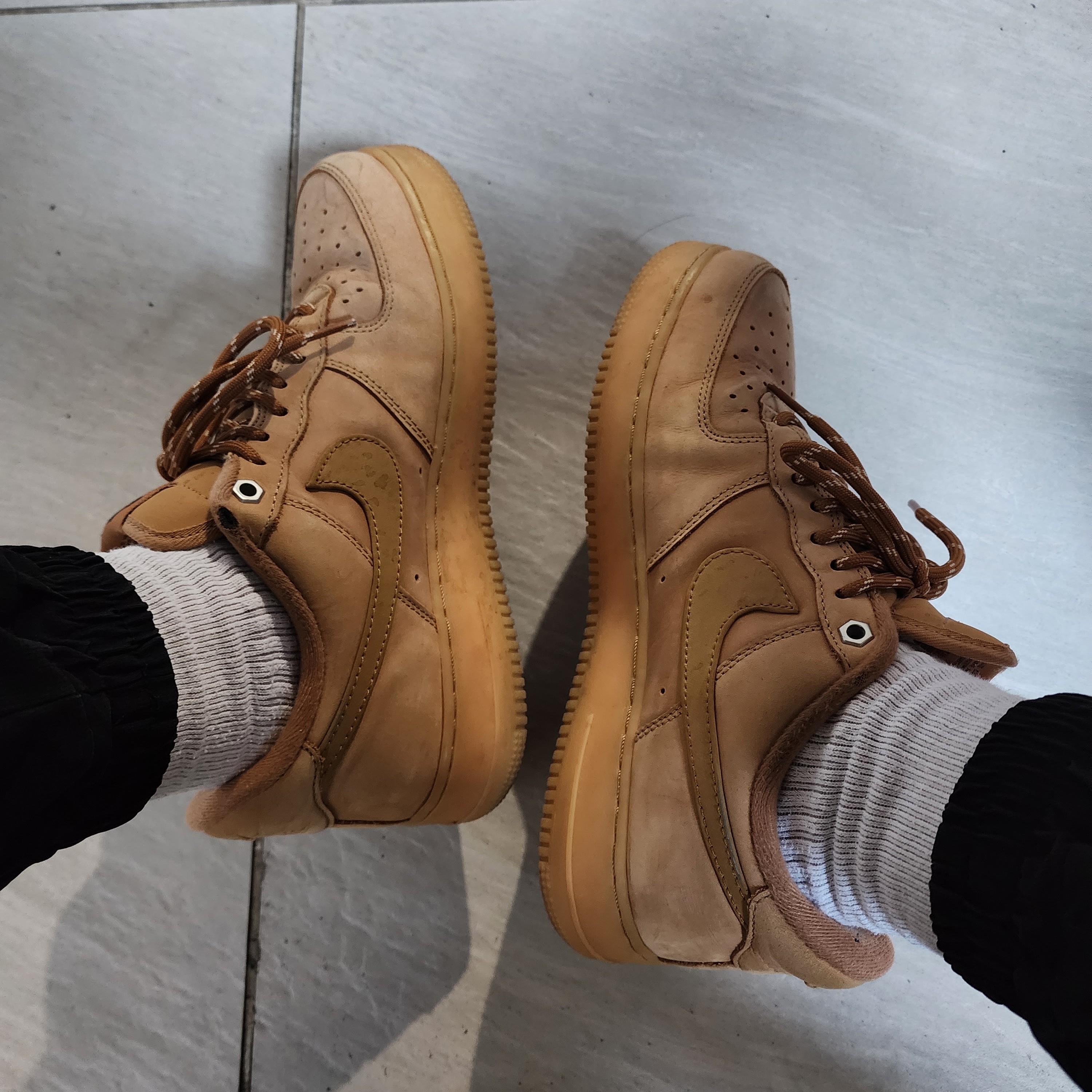 Nike Air Force 1 '07 WB Flax 착용 스타일